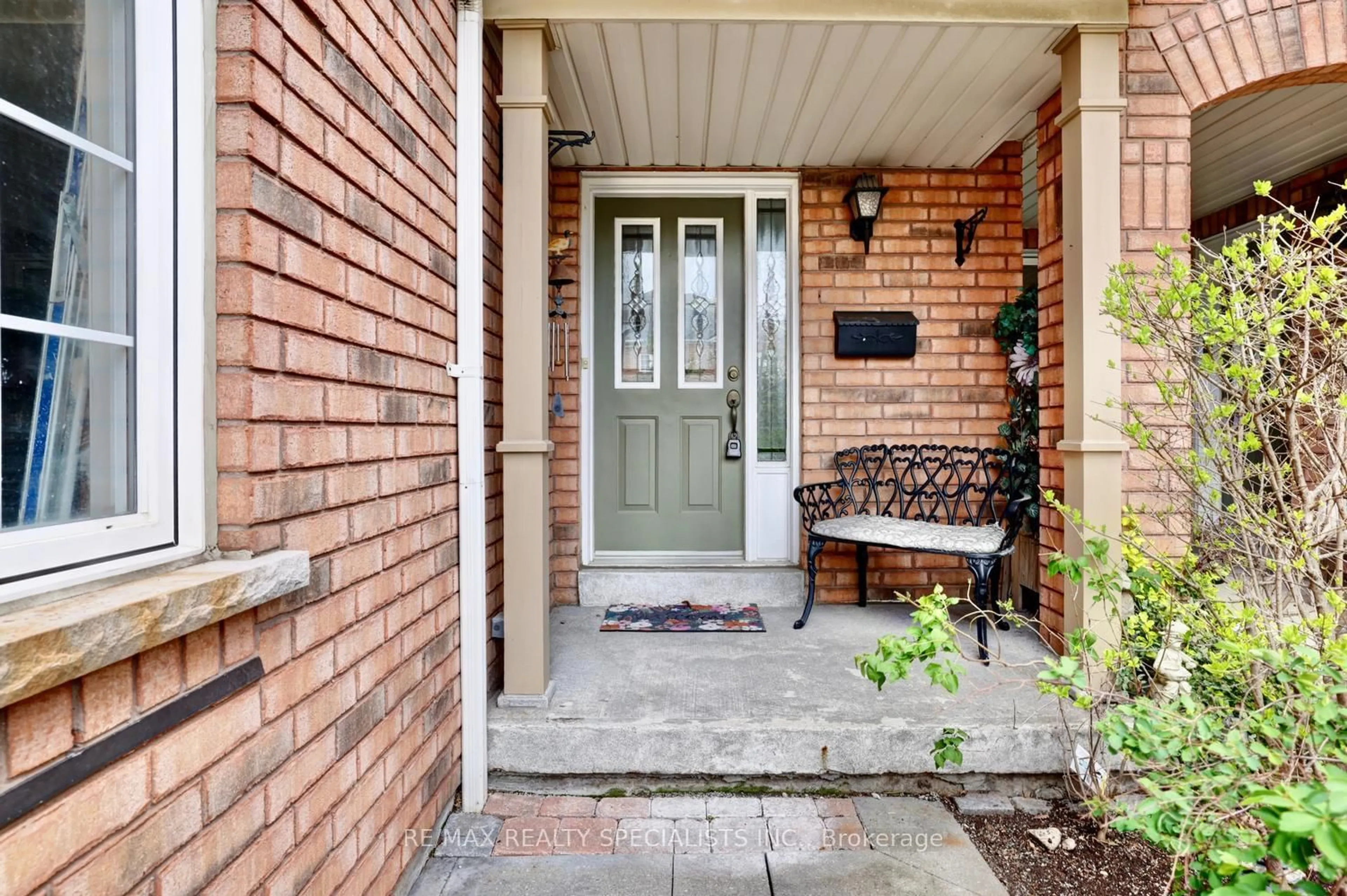 Indoor entryway for 2665 Thomas St #30, Mississauga Ontario L5M 6G4
