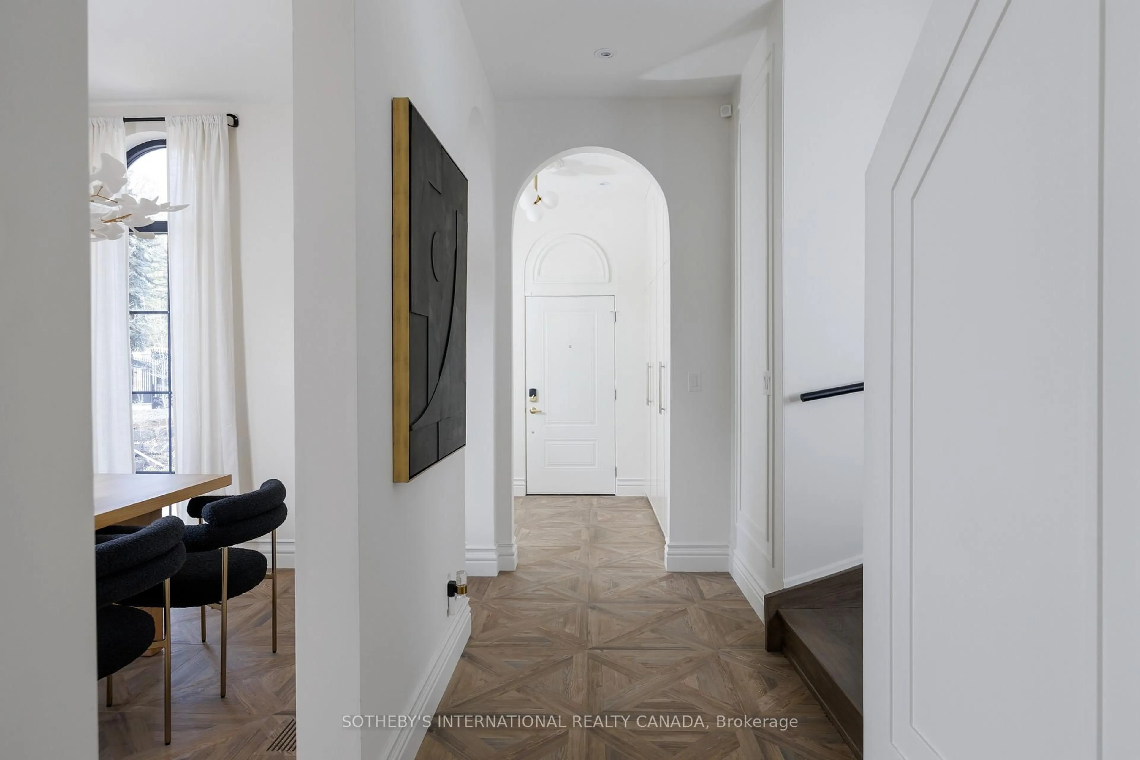 Indoor entryway for 150 Edenbridge Dr, Toronto Ontario M9A 3G6