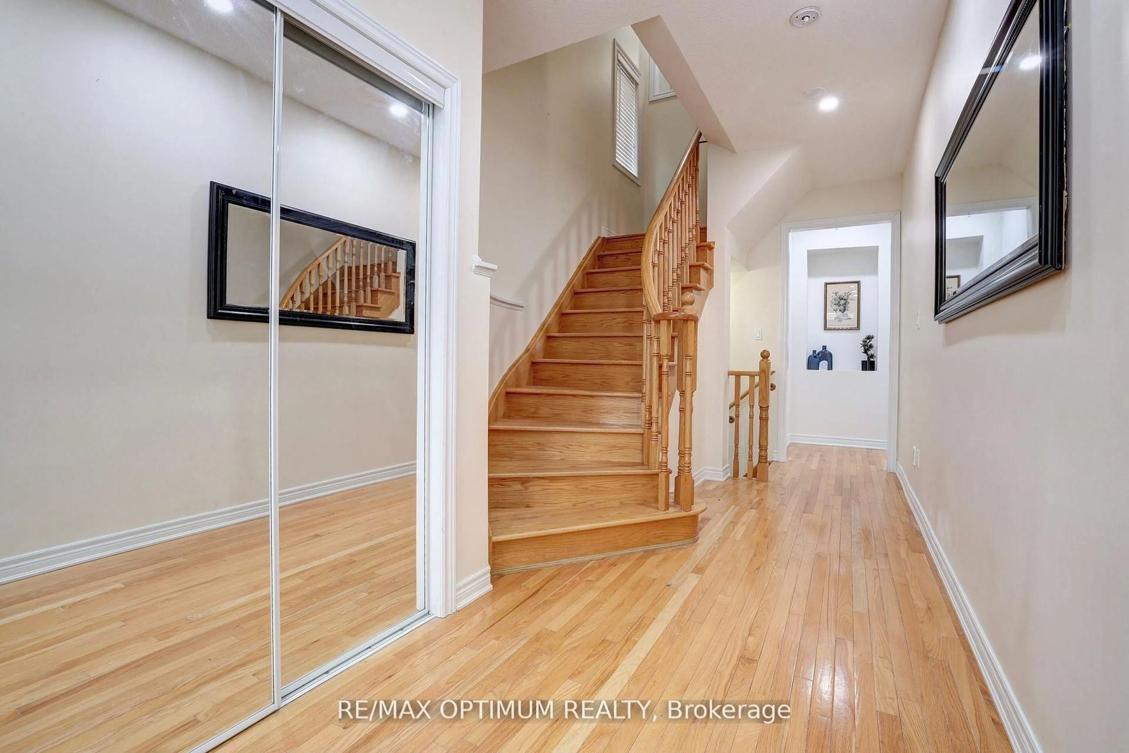 Indoor entryway for 21 Saint Eugene St, Brampton Ontario L6Y 0N5