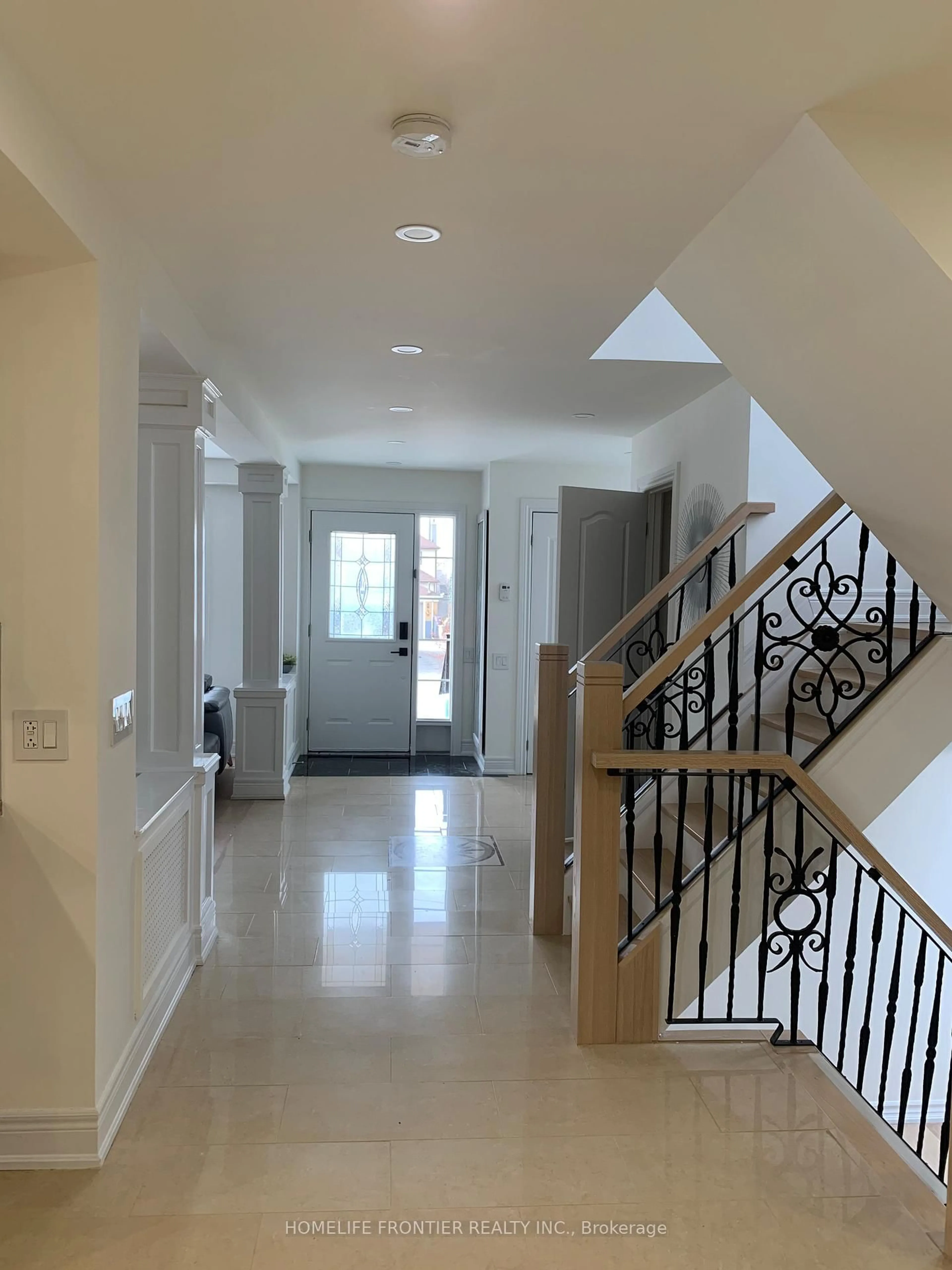 Indoor foyer for 17 BERTRAM St, Toronto Ontario M6M 3S3