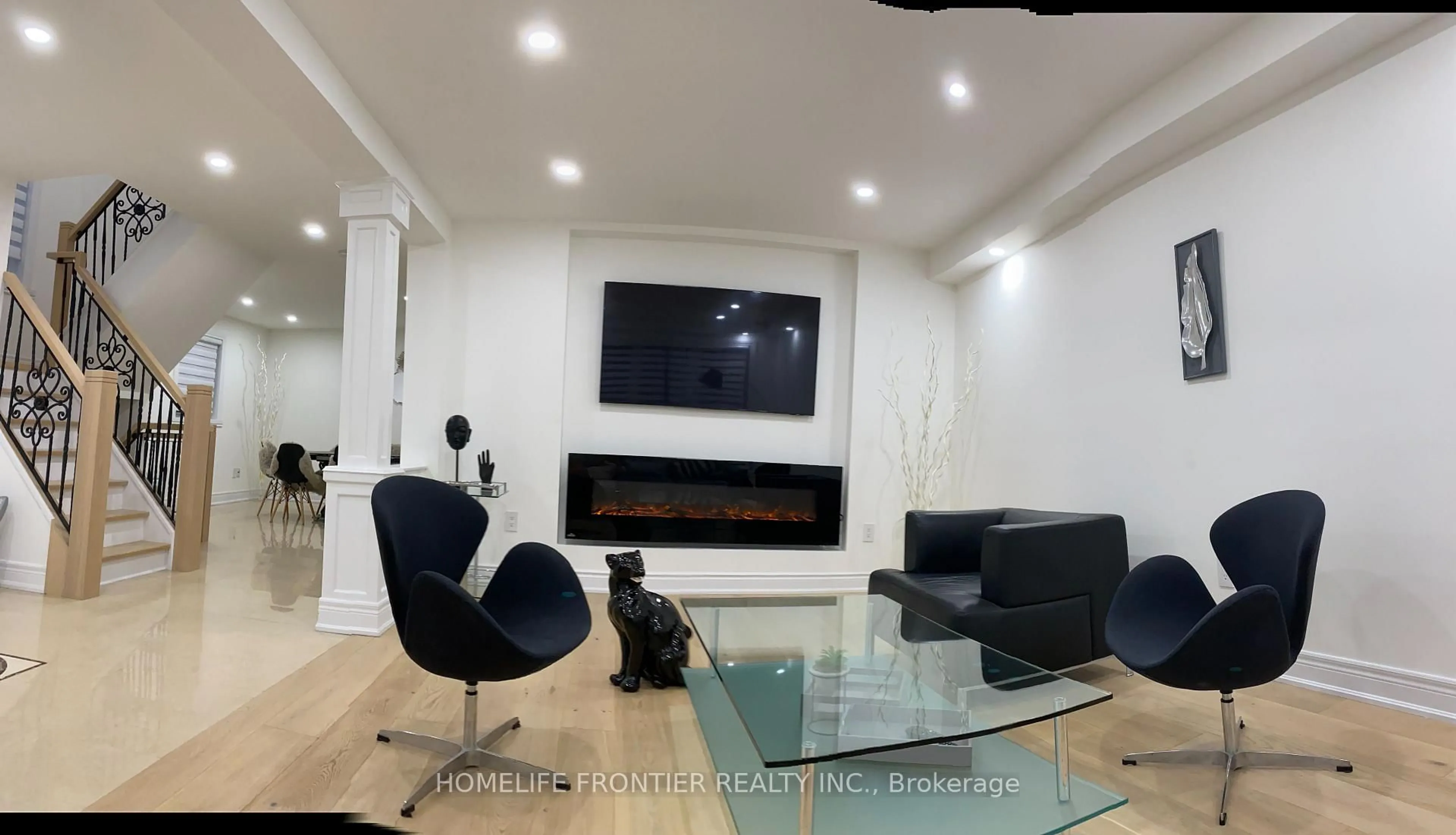 Home theater for 17 BERTRAM St, Toronto Ontario M6M 3S3