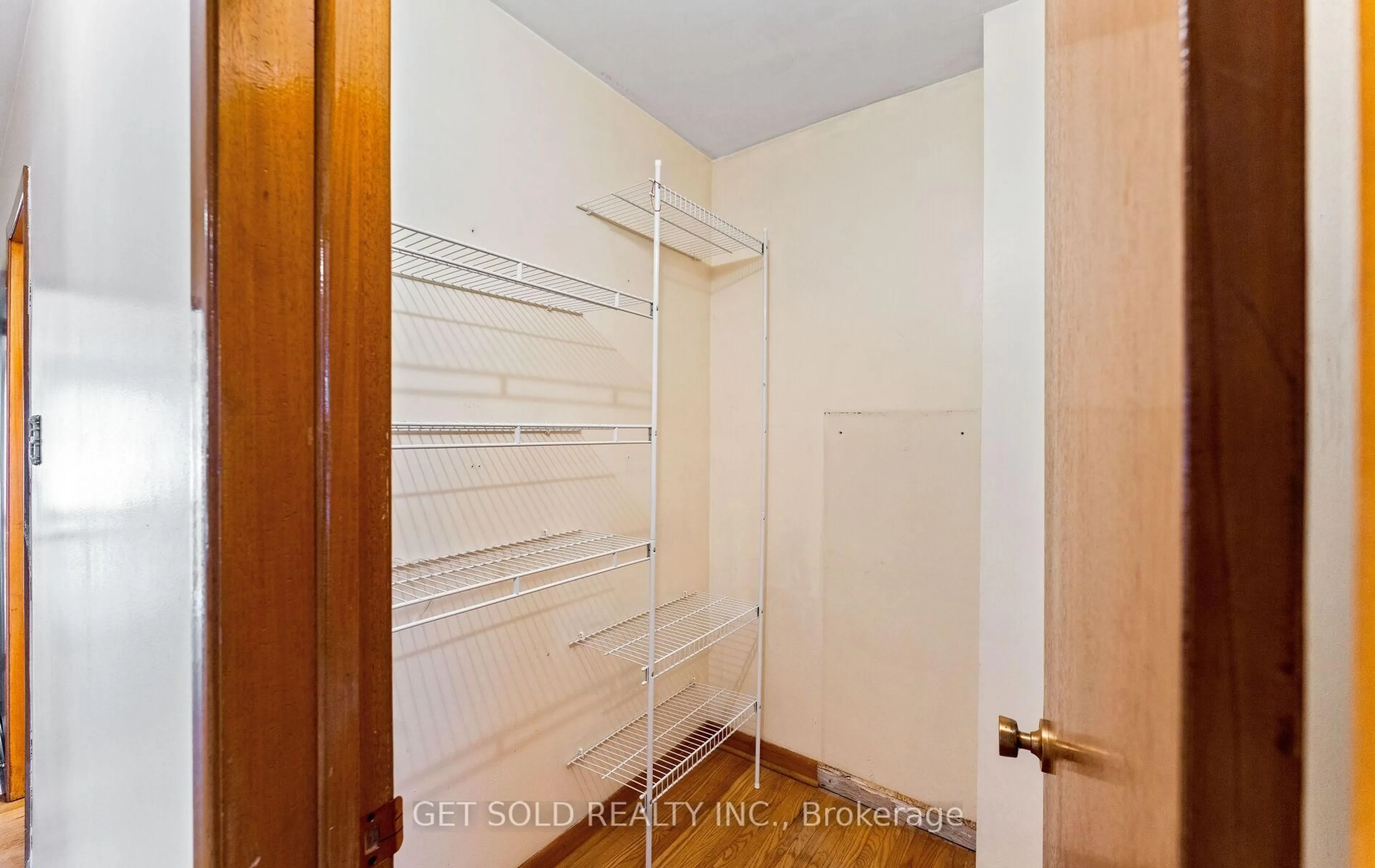 Storage room or clothes room or walk-in closet for 30 Ikley Rd, Toronto Ontario M3J 1C6