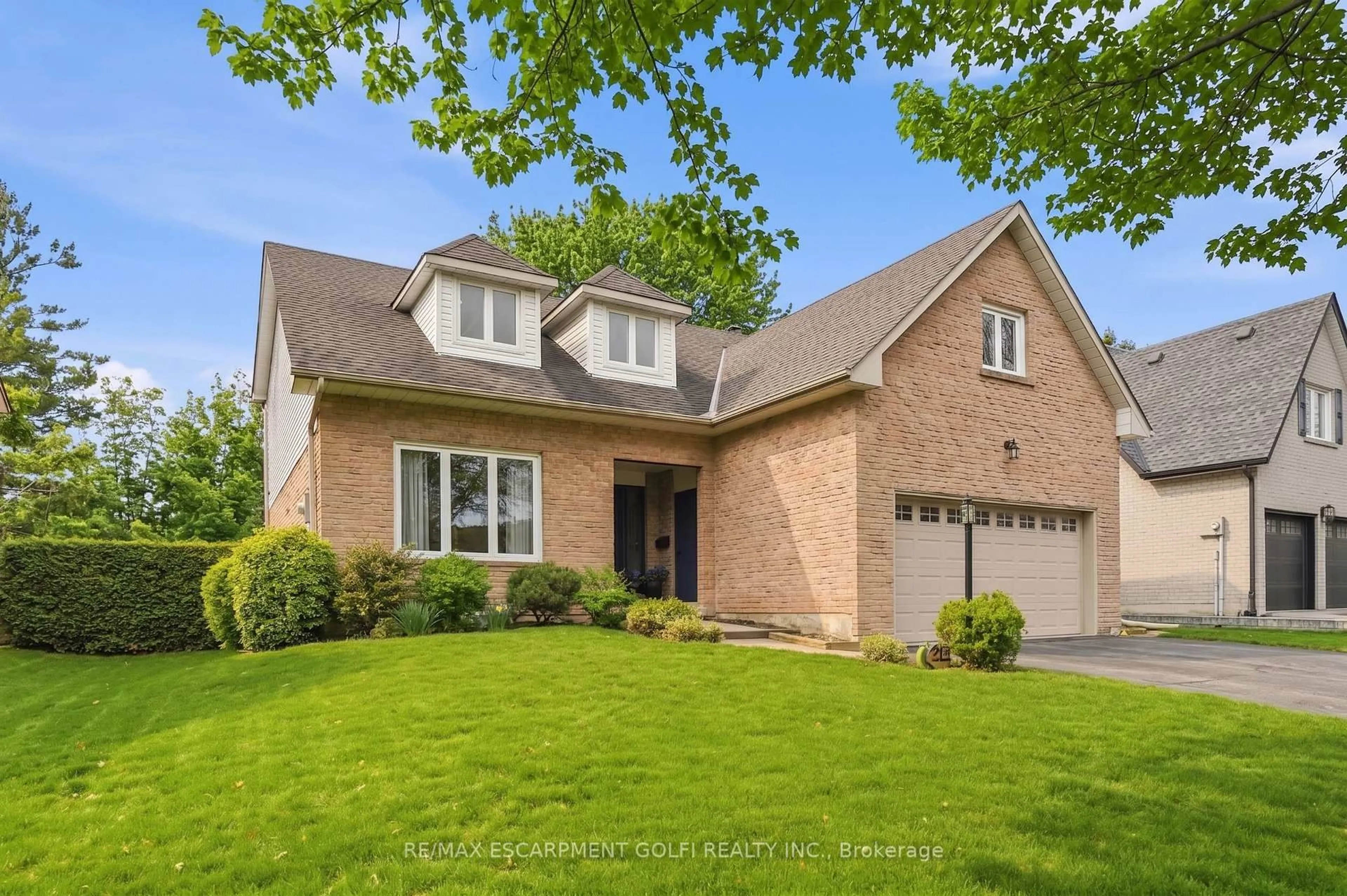 Home with brick exterior material, street for 212 DIGBY Rd, Oakville Ontario L6J 6C7