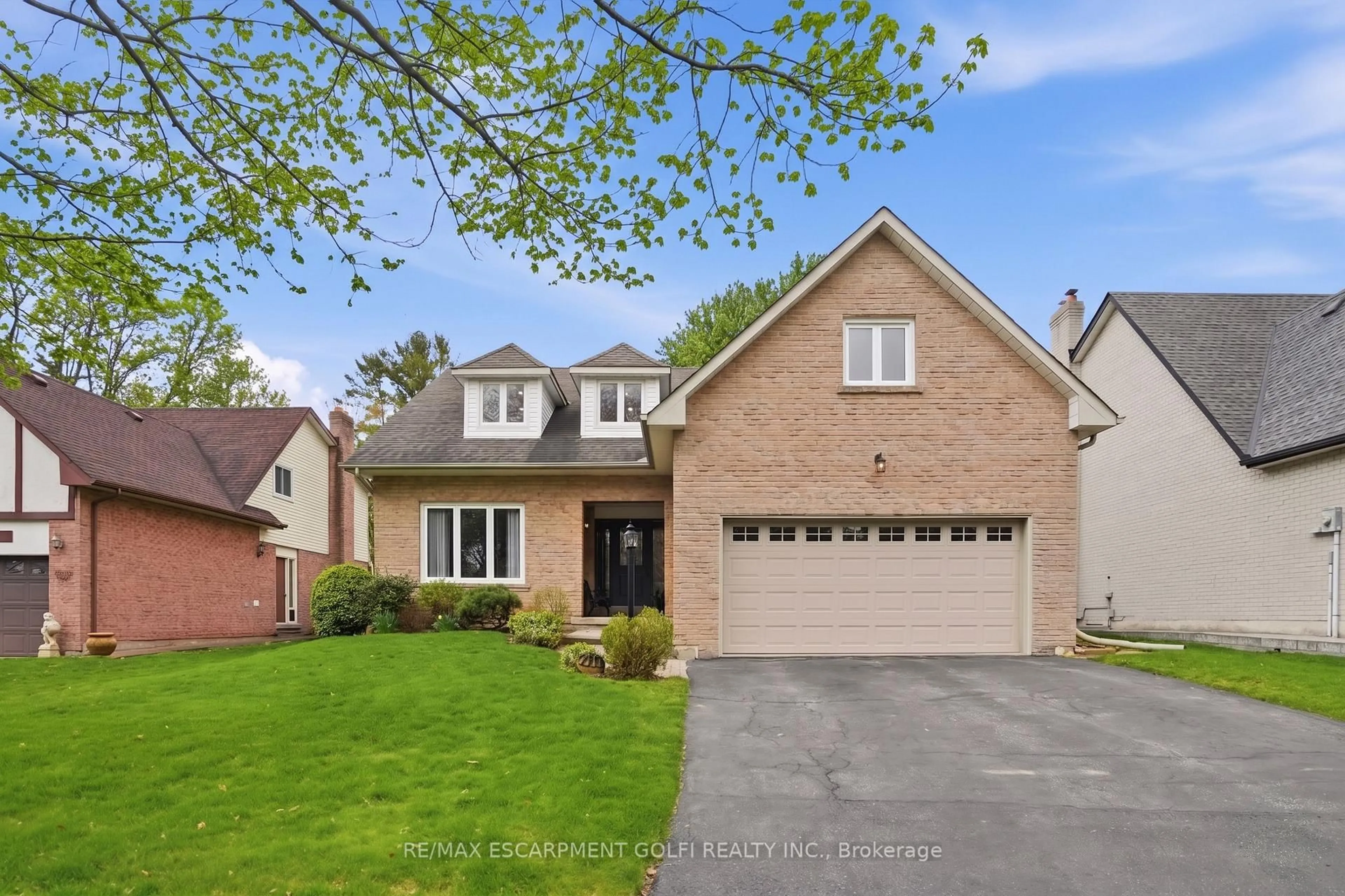 Home with brick exterior material, street for 212 DIGBY Rd, Oakville Ontario L6J 6C7