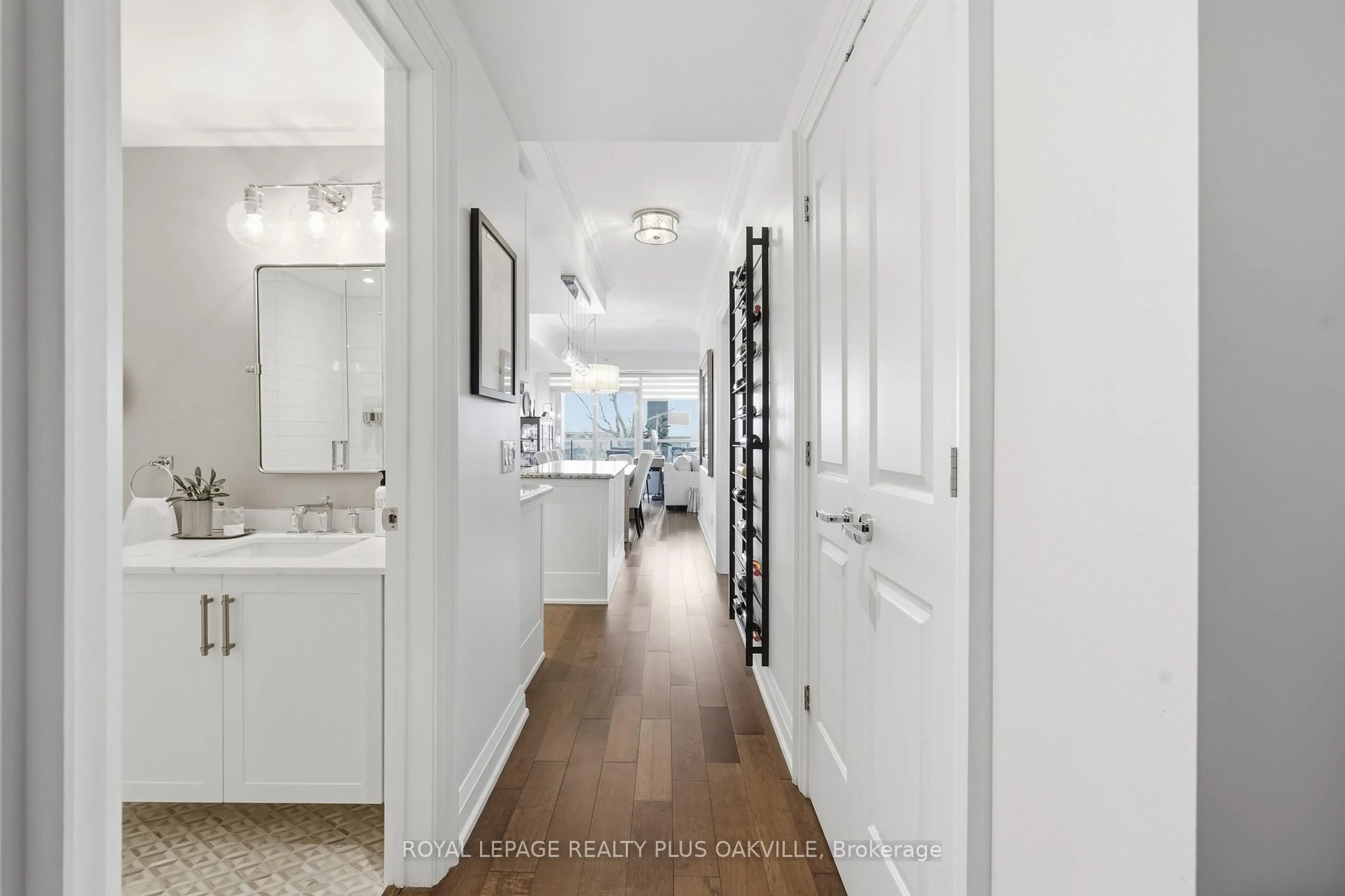 Indoor entryway for 11 Bronte Rd #304, Oakville Ontario L6L 0E1