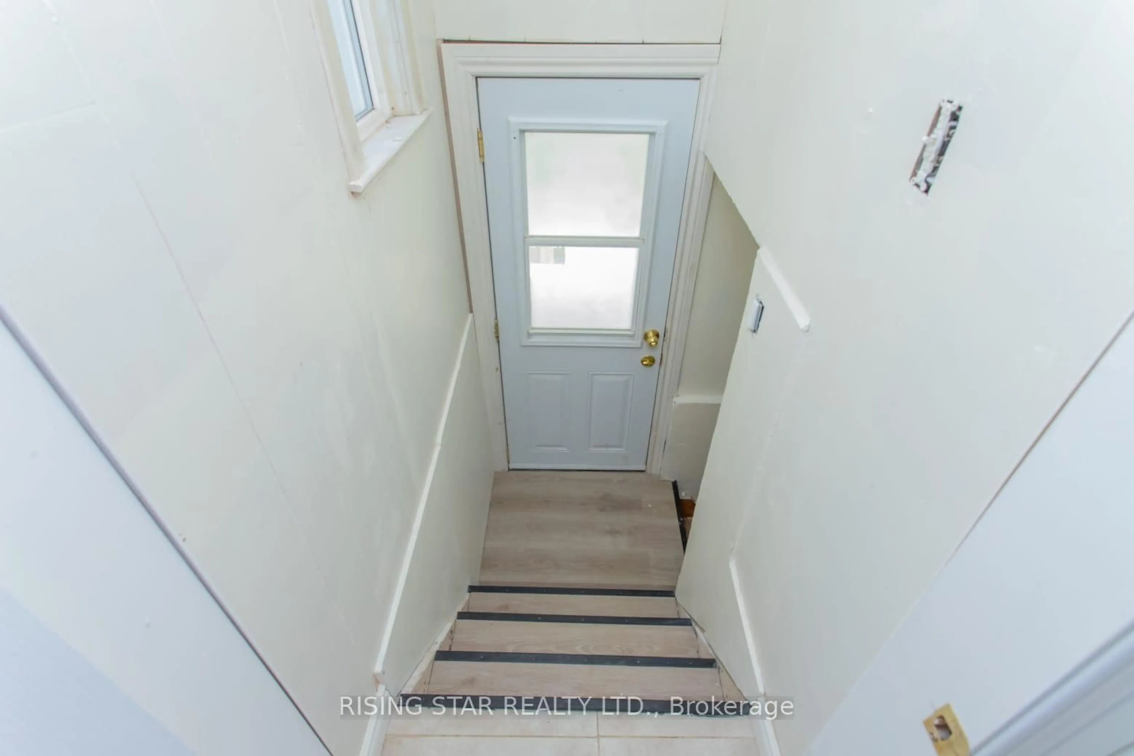 Unknown for 1328 Cawthra Rd, Mississauga Ontario L5G 4K9