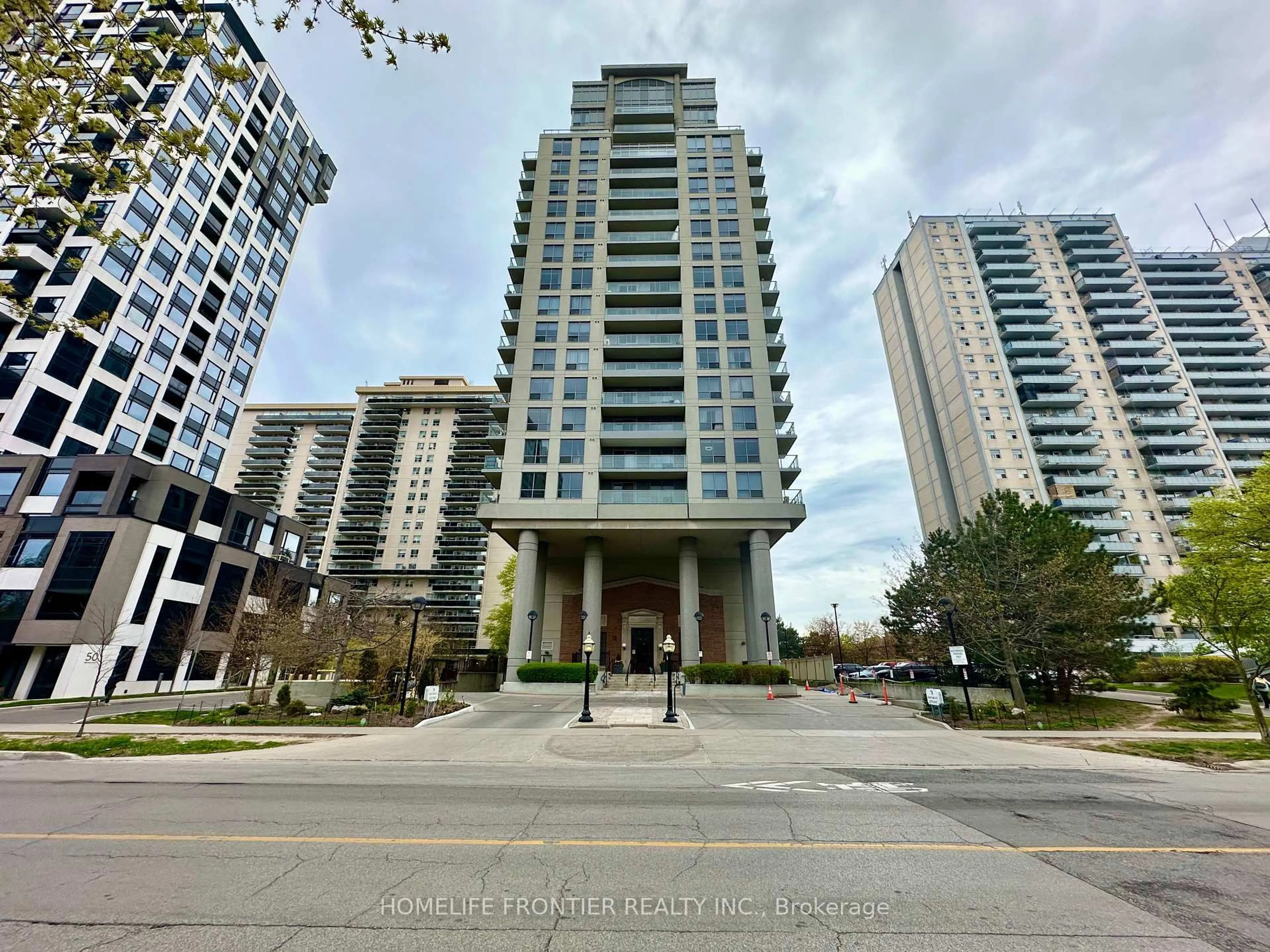 Indoor foyer for 70 High Park Ave #1304, Toronto Ontario M6P 1A1