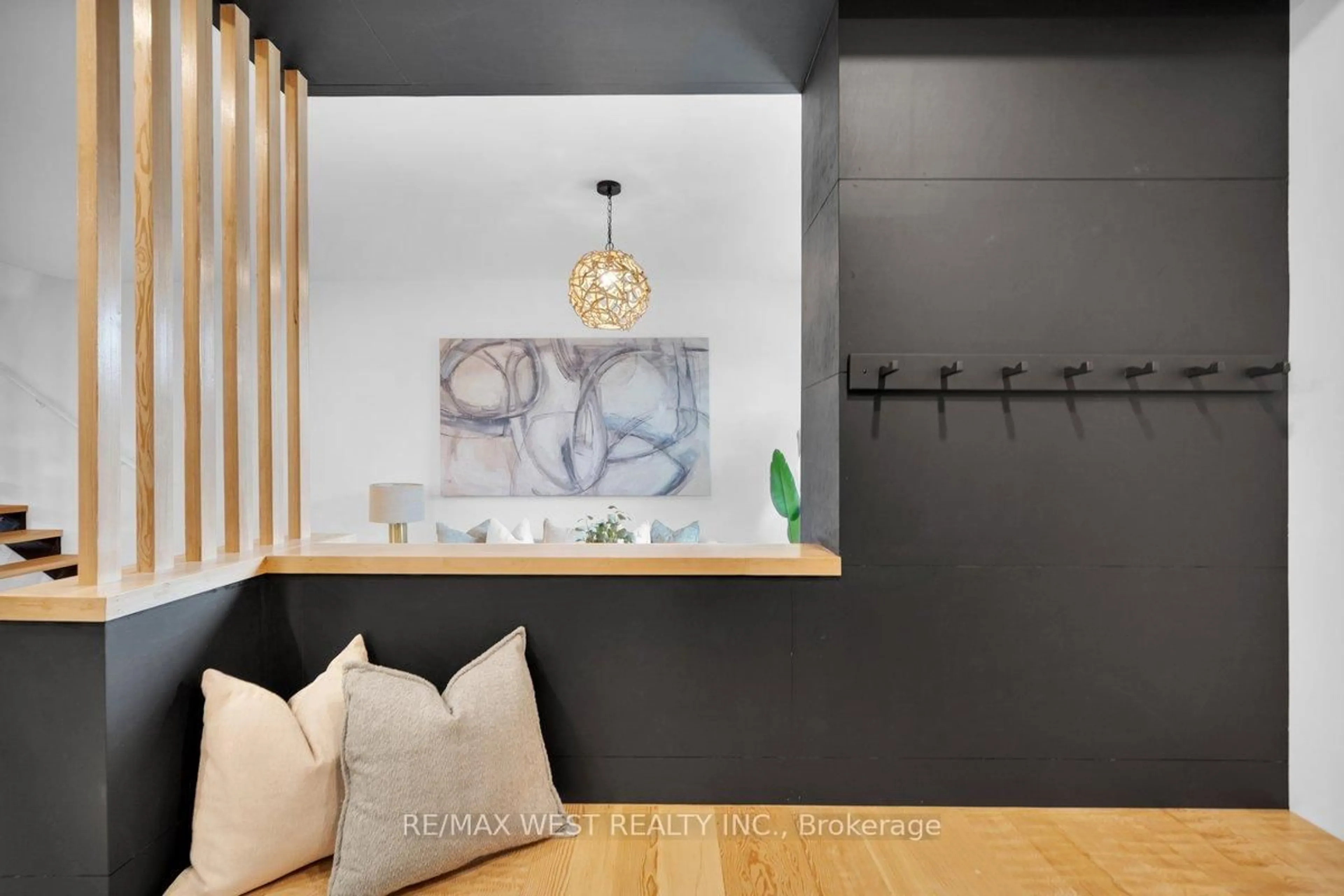 Indoor entryway for 38 Smithfield Dr, Toronto Ontario M8Y 3M2