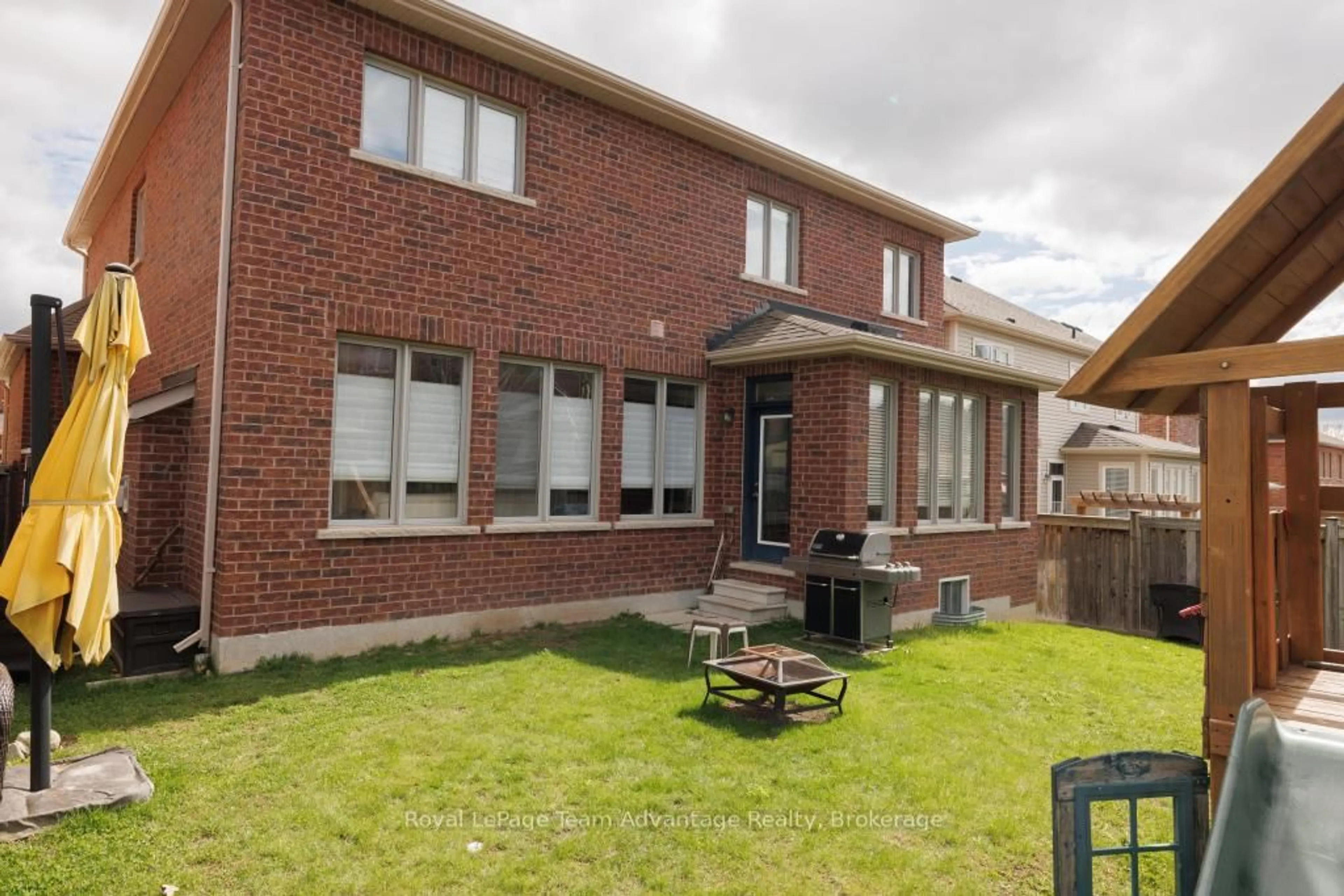 Home with brick exterior material, street for 24 Billy Crt, Caledon Ontario L7C 3X3
