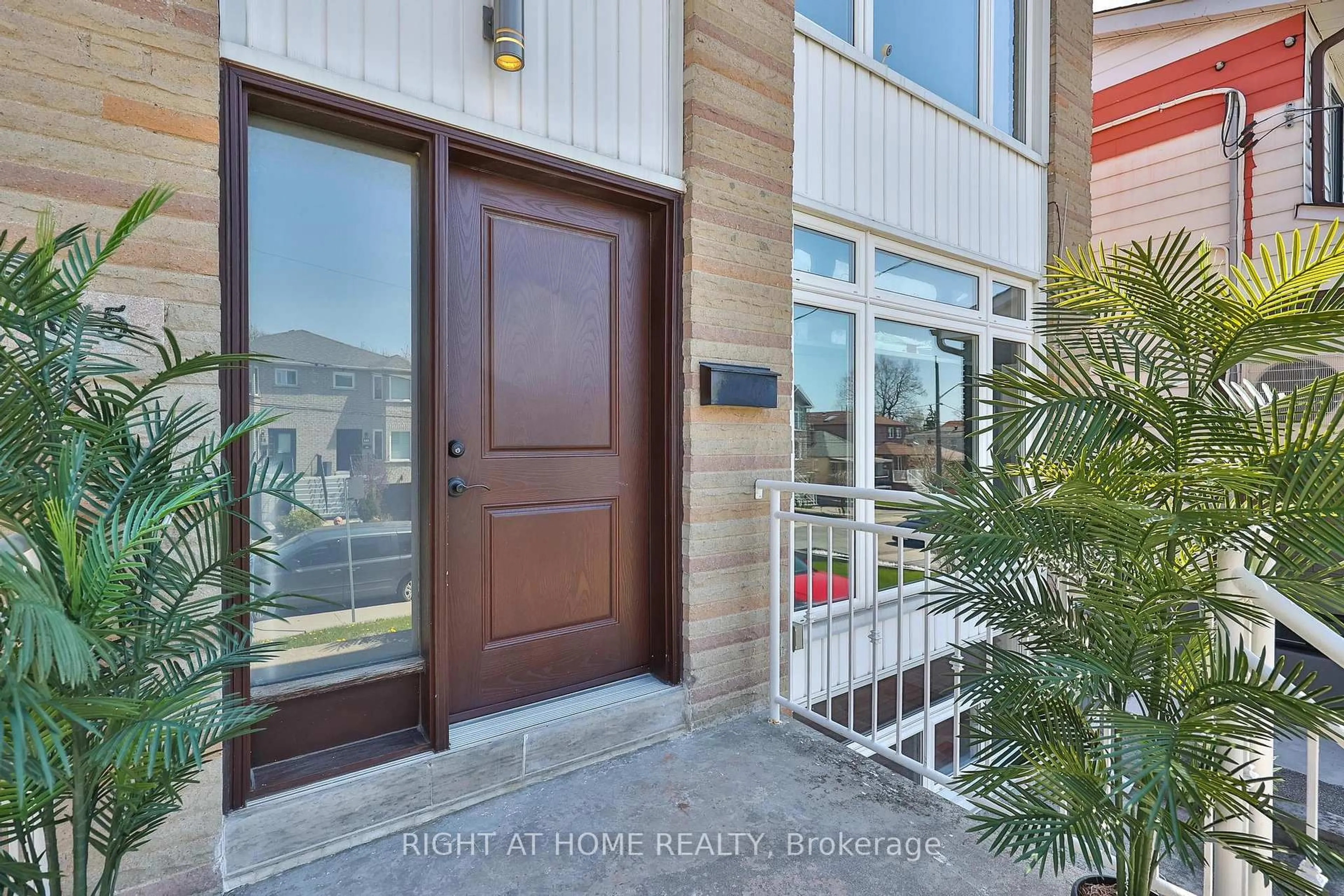 Indoor entryway for 65 Branstone Rd, Toronto Ontario M6E 4E3