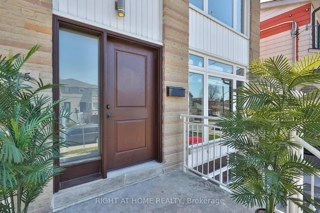 65 Branstone Rd, Toronto 4