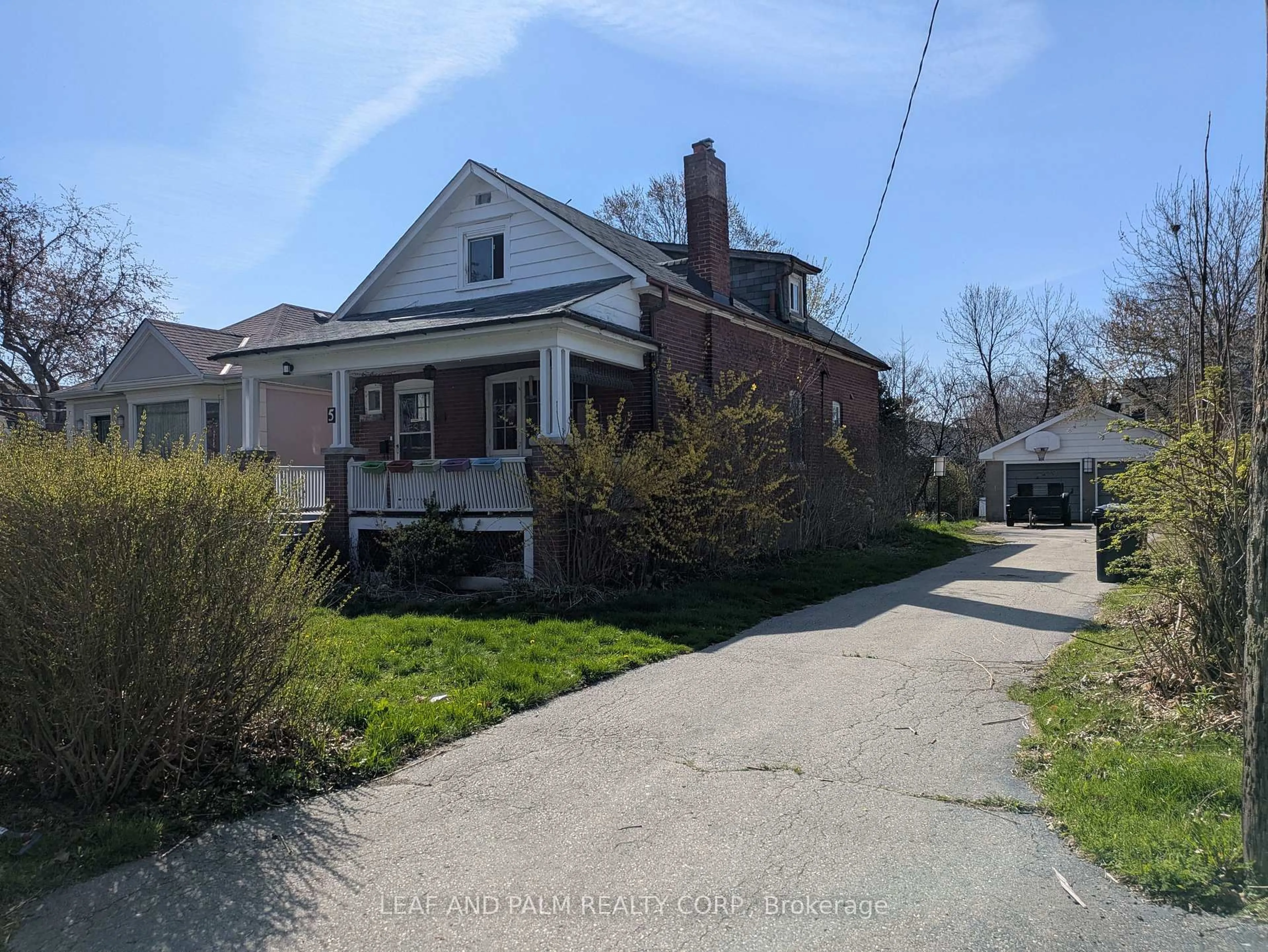 A pic from outside/outdoor area/front of a property/back of a property/a pic from drone, street for 5 Meaford Ave, Toronto Ontario M8V 2H6