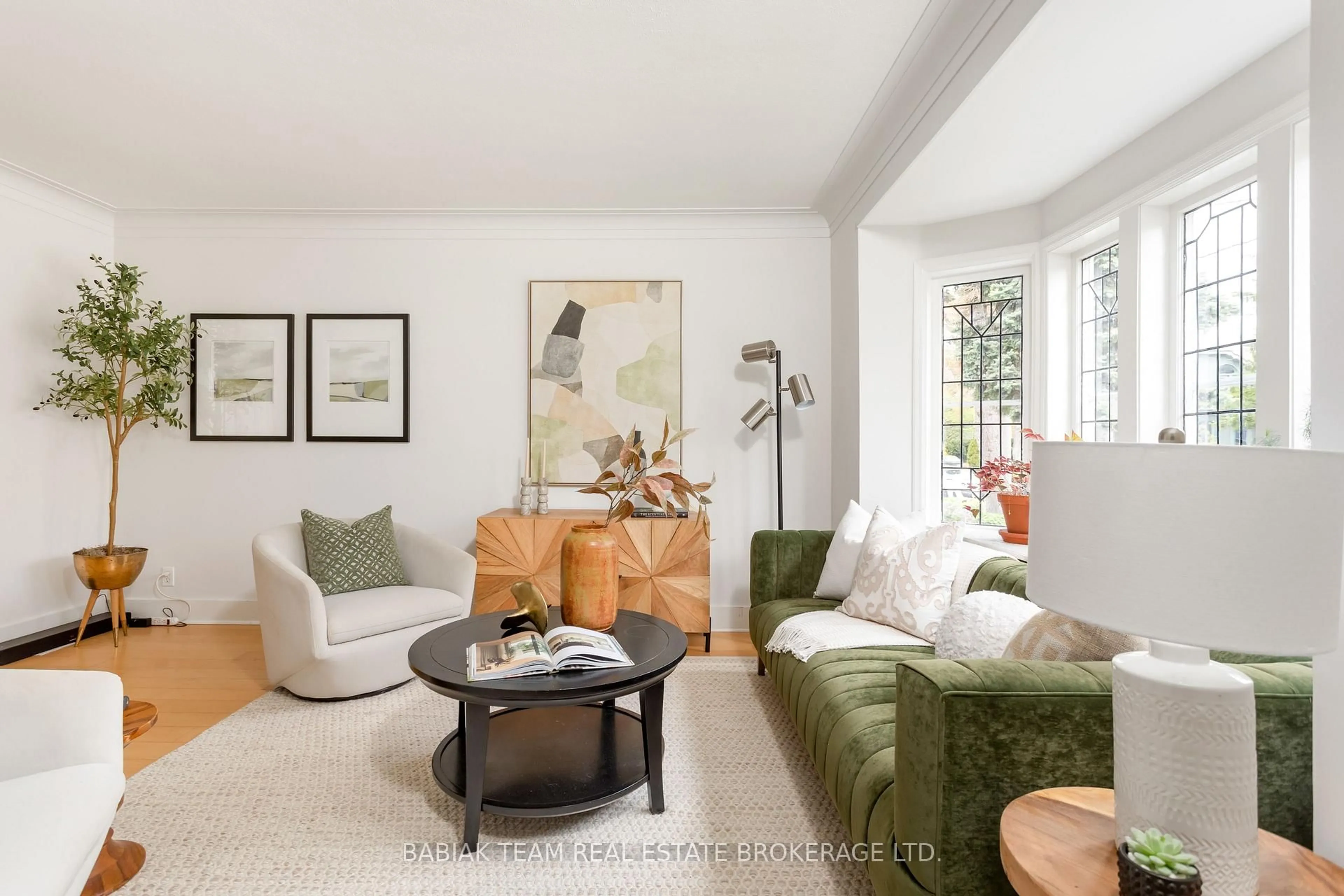 Living room with furniture, unknown for 16 Coe Hill Dr, Toronto Ontario M6S 3C8