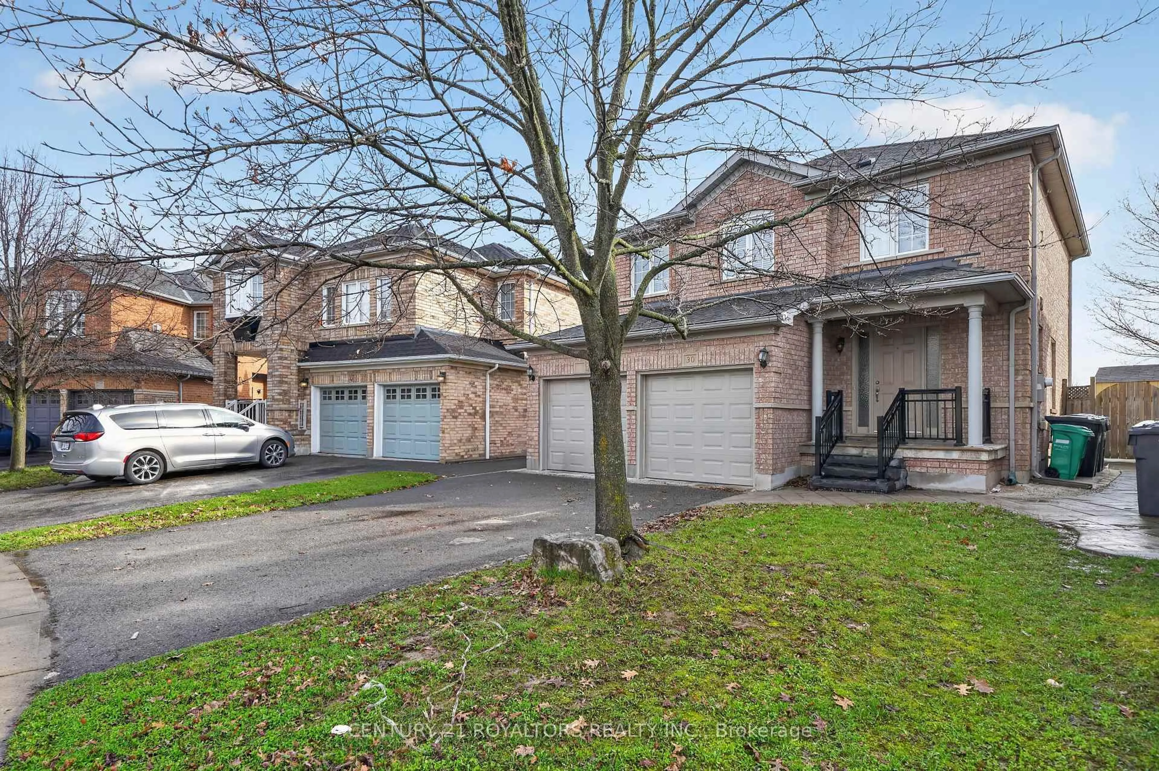 A pic from outside/outdoor area/front of a property/back of a property/a pic from drone, street for 30 Trudelle Cres, Brampton Ontario L7A 2Z1