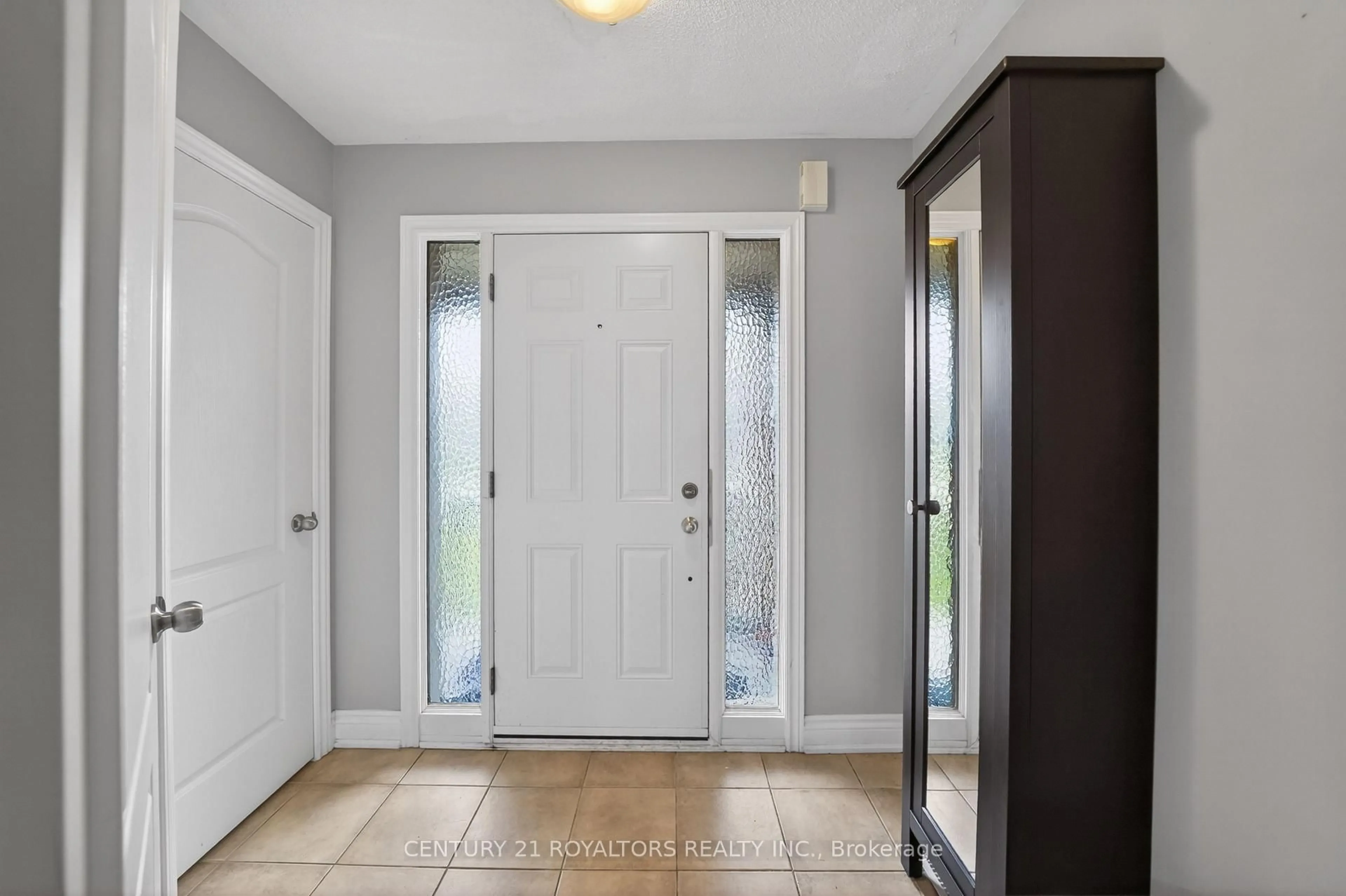 Indoor entryway for 30 Trudelle Cres, Brampton Ontario L7A 2Z1