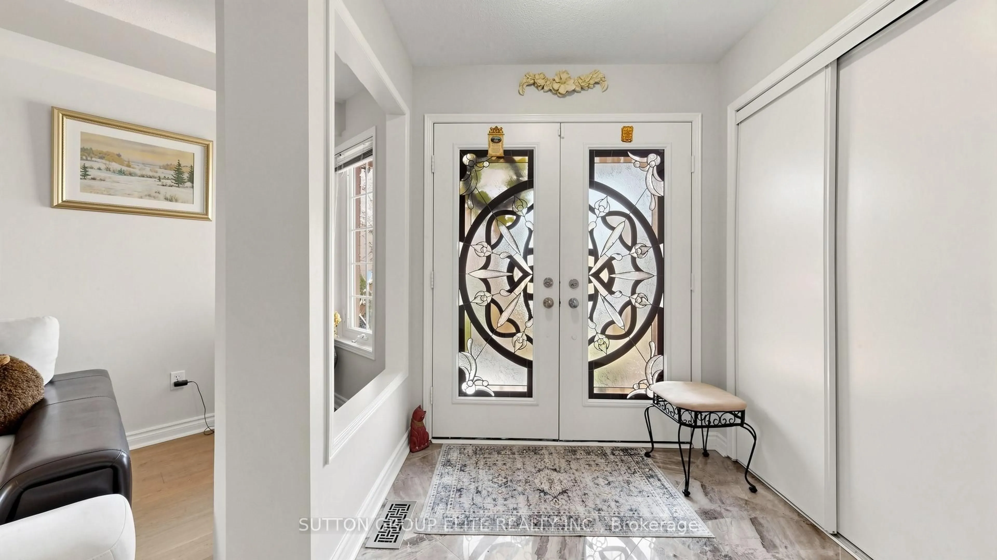 Indoor entryway for 6406 Sapling Tr, Mississauga Ontario L5N 7A4