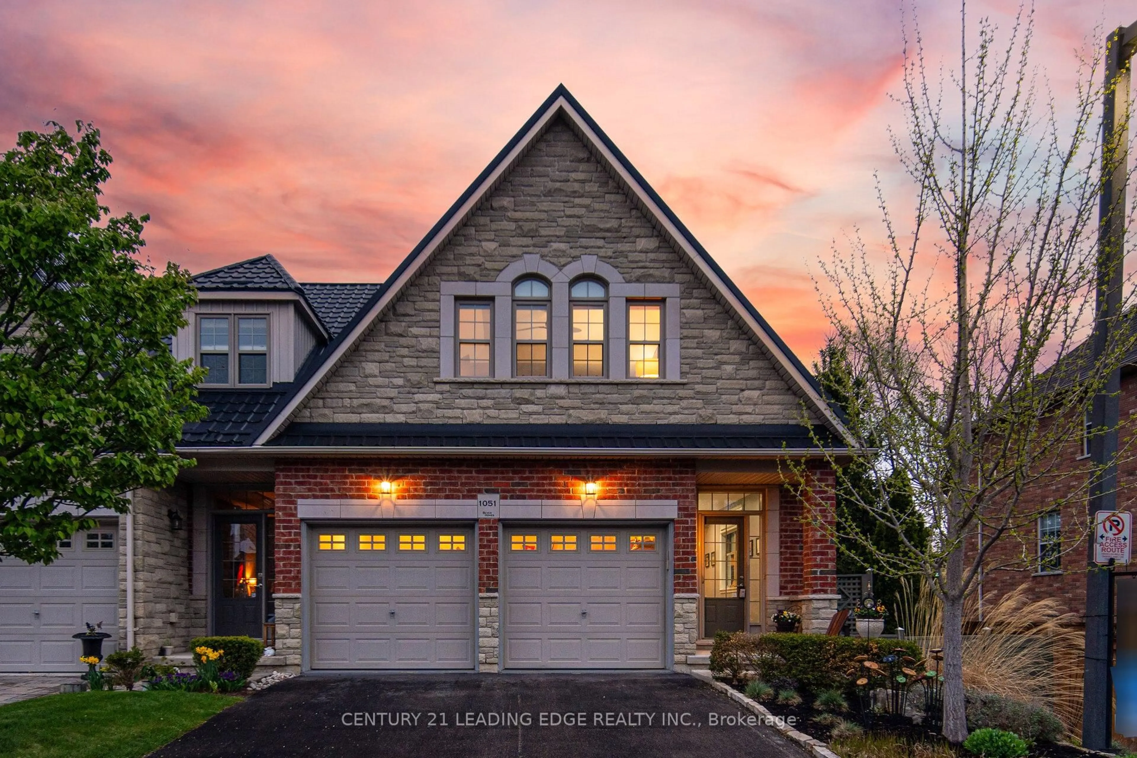 Home with brick exterior material, street for 1051 Fernridge Common, Burlington Ontario L7T 1G1