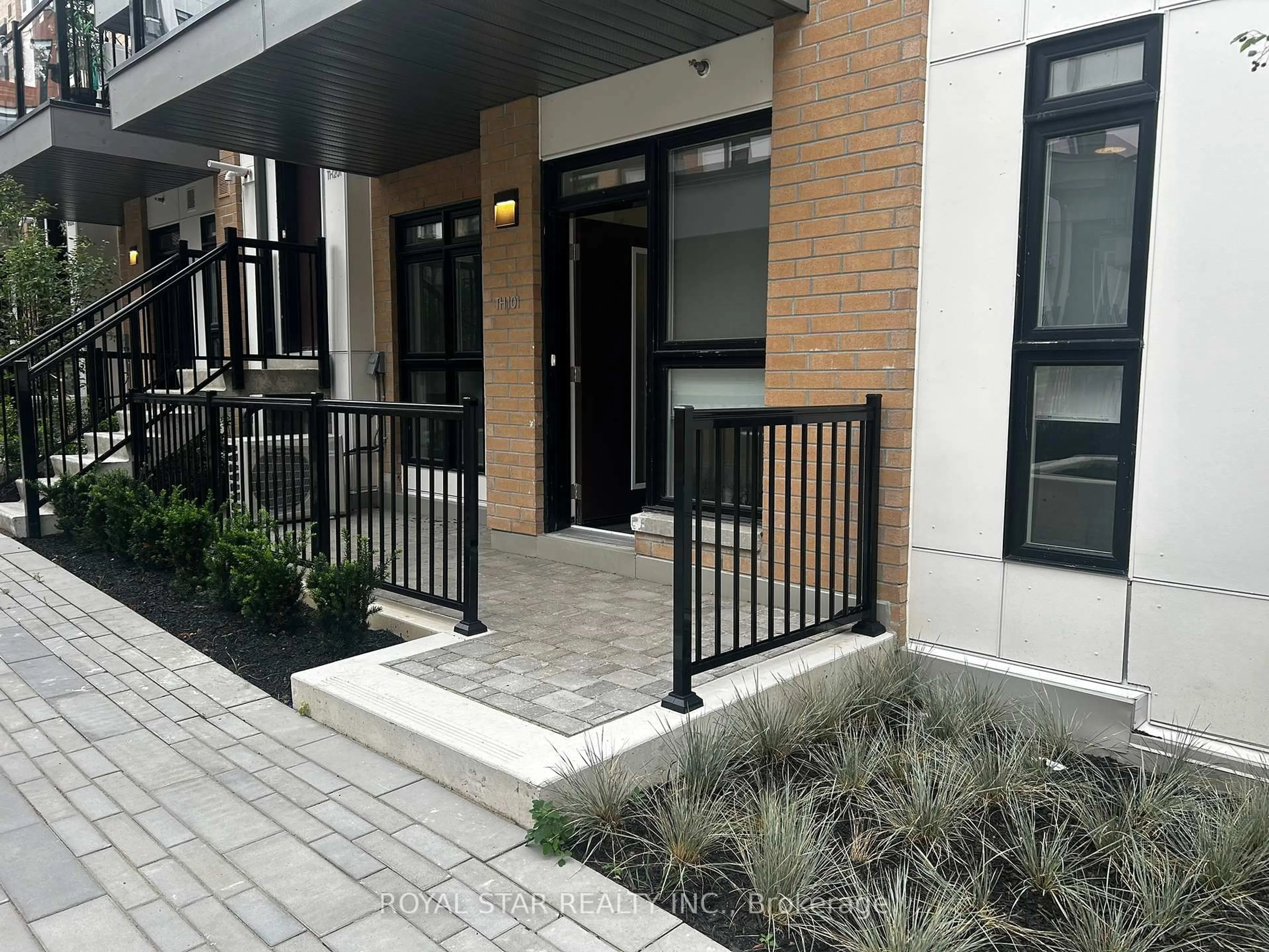 Unknown for 155 Canon Jackson Dr #Q101, Toronto Ontario M6M 0E1
