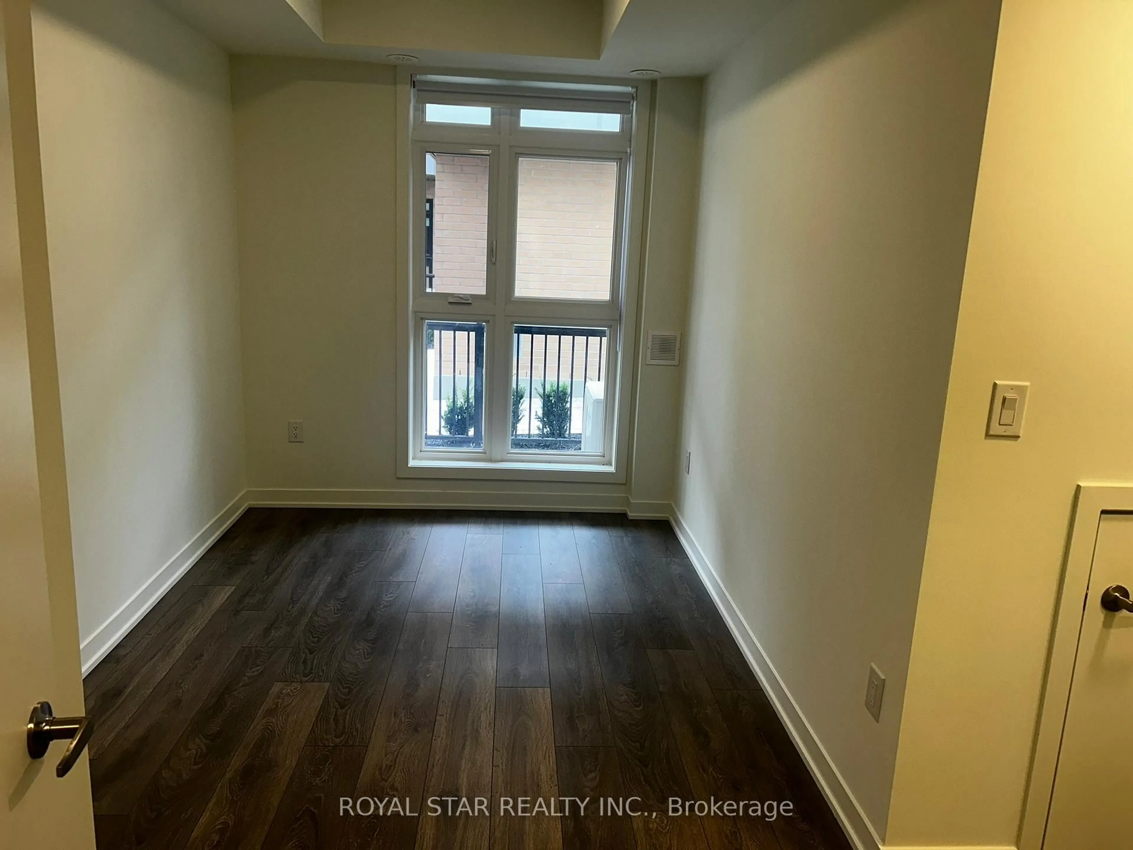 A pic of a room for 155 Canon Jackson Dr #Q101, Toronto Ontario M6M 0E1