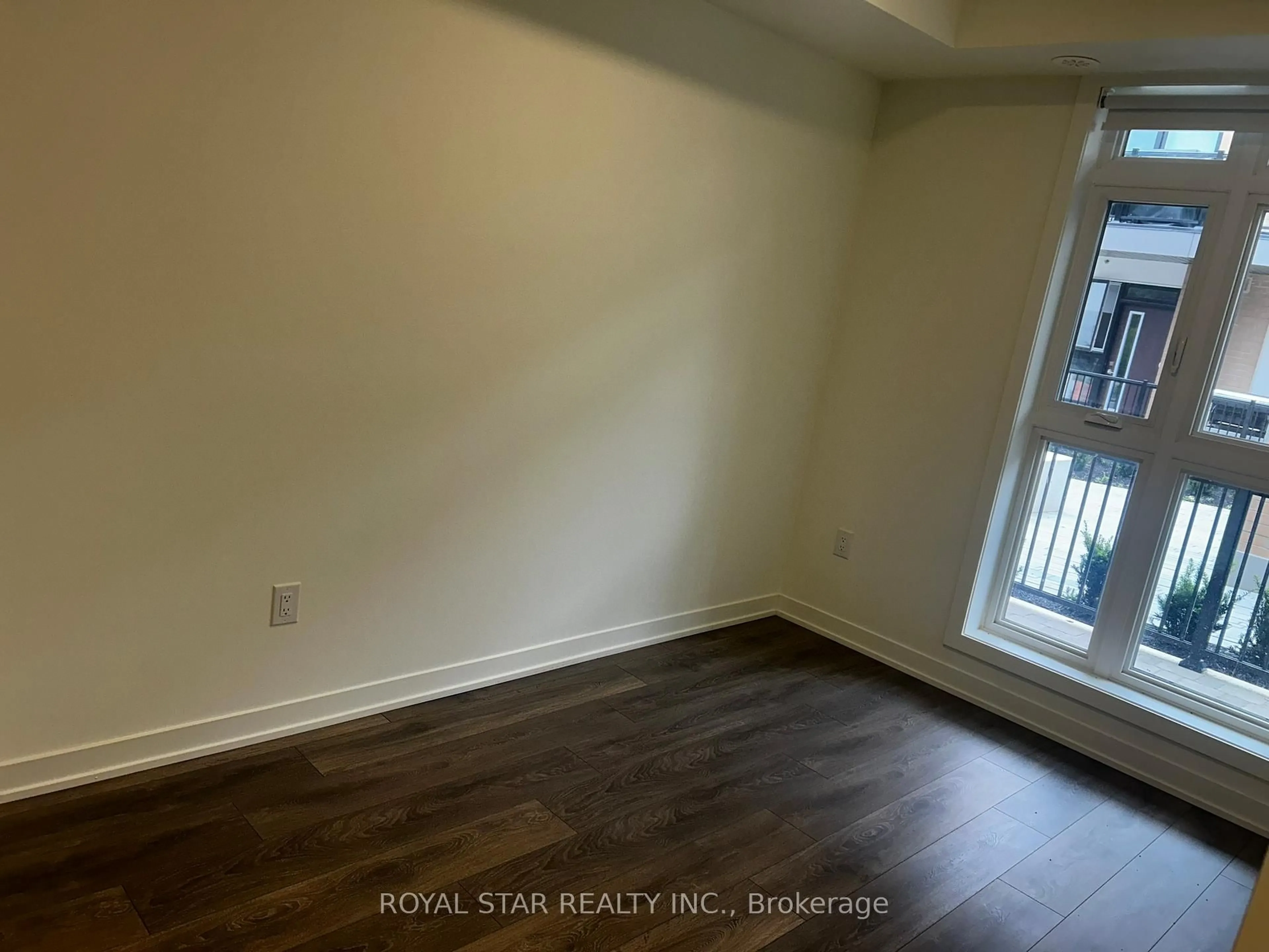 A pic of a room for 155 Canon Jackson Dr #Q101, Toronto Ontario M6M 0E1