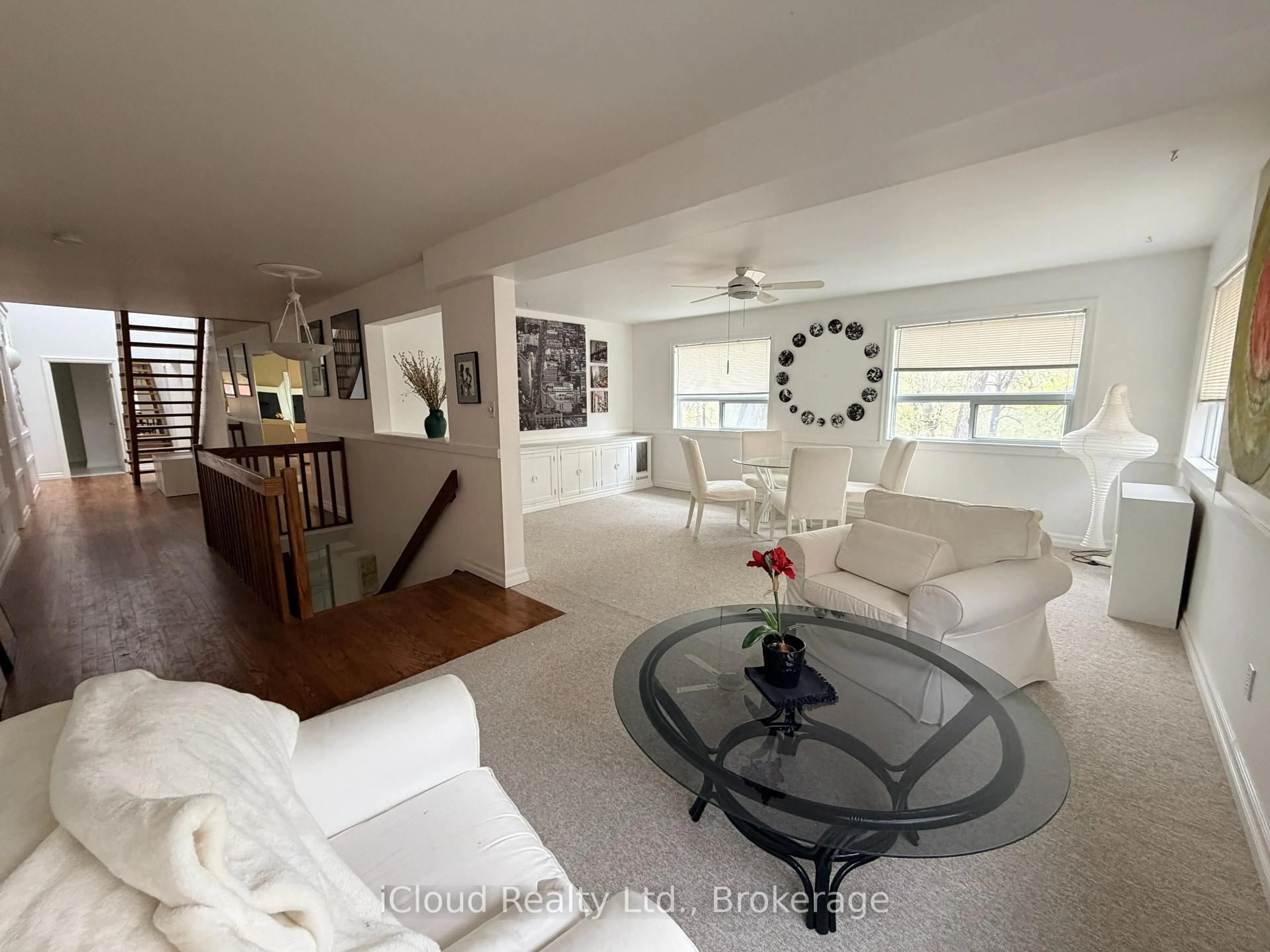 Living room with furniture, unknown for 176 Wyndham St, Mississauga Ontario L5M 1N5
