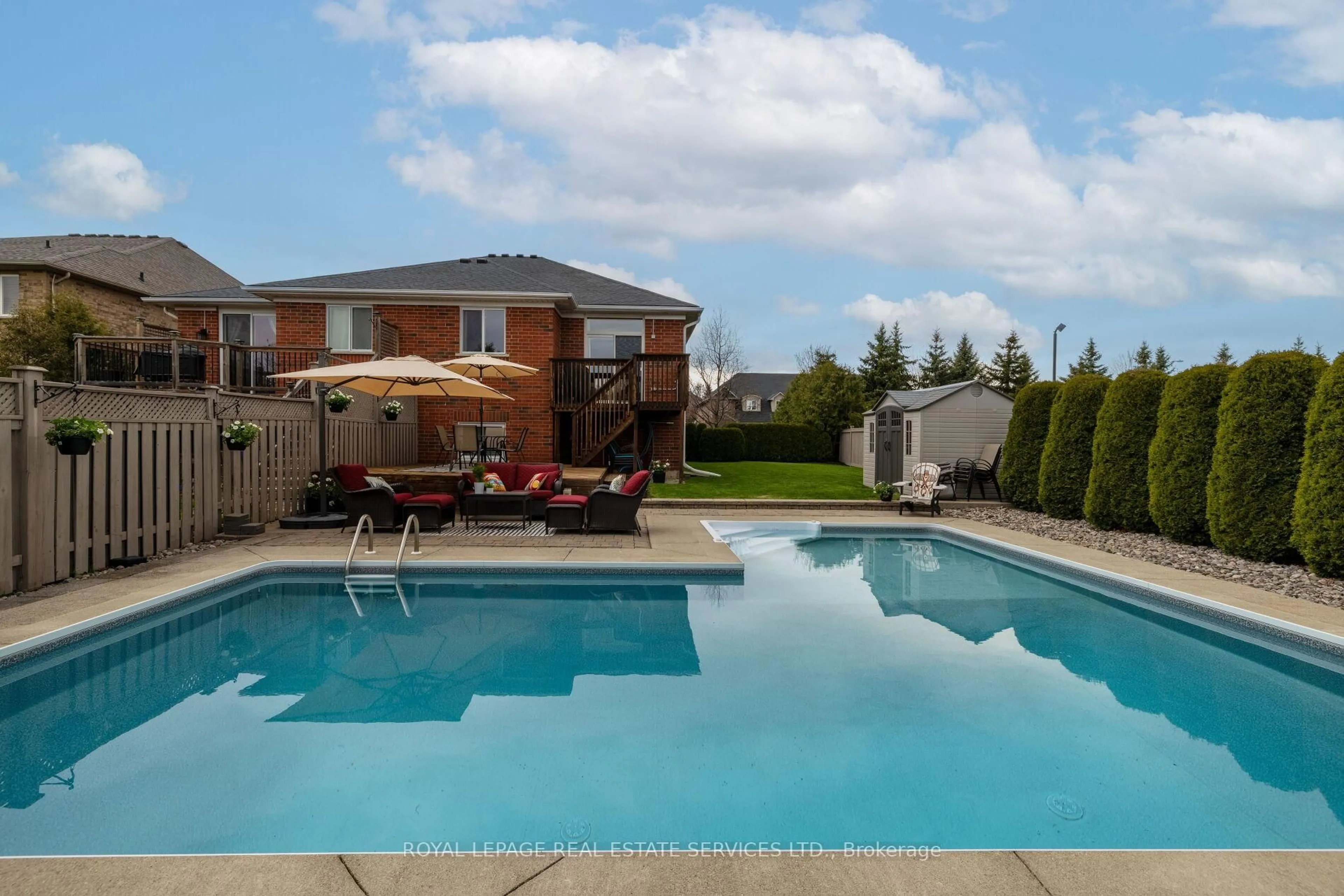 Pool for 2281 Highcroft Rd, Oakville Ontario L6M 4Y4