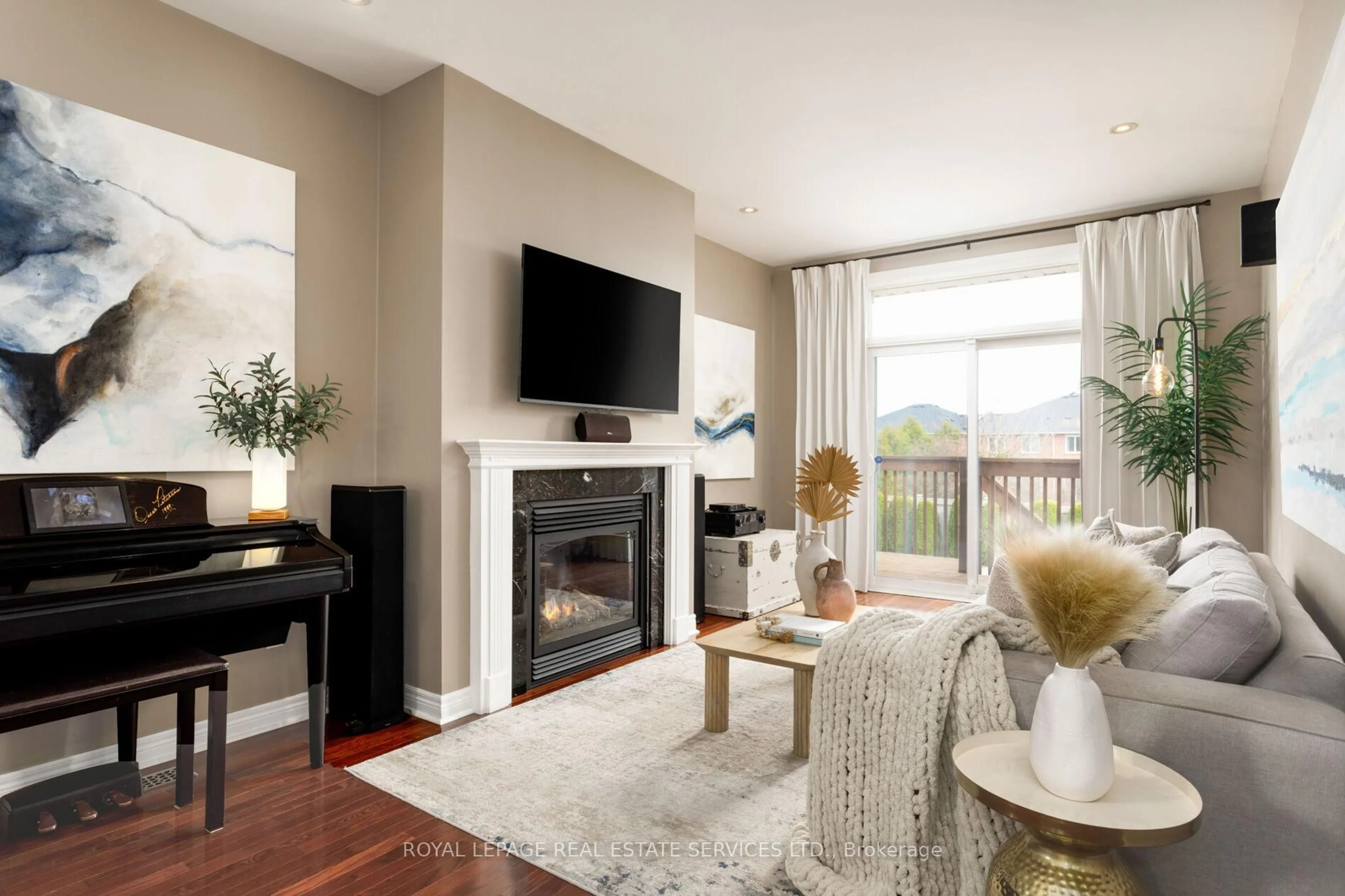 Living room with furniture, wood/laminate floor for 2281 Highcroft Rd, Oakville Ontario L6M 4Y4
