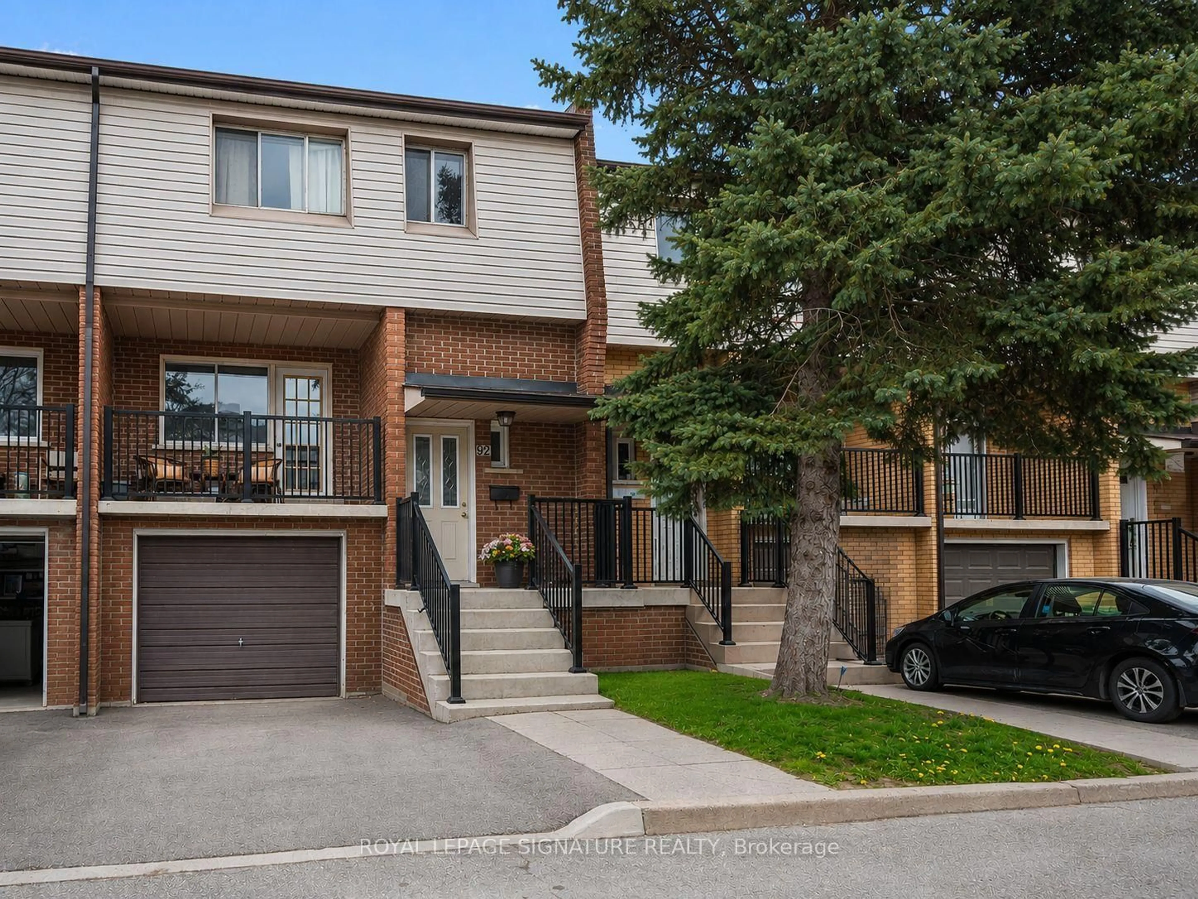 Home with brick exterior material, street for 3175 Kirwin Ave #92, Mississauga Ontario L5A 3M4