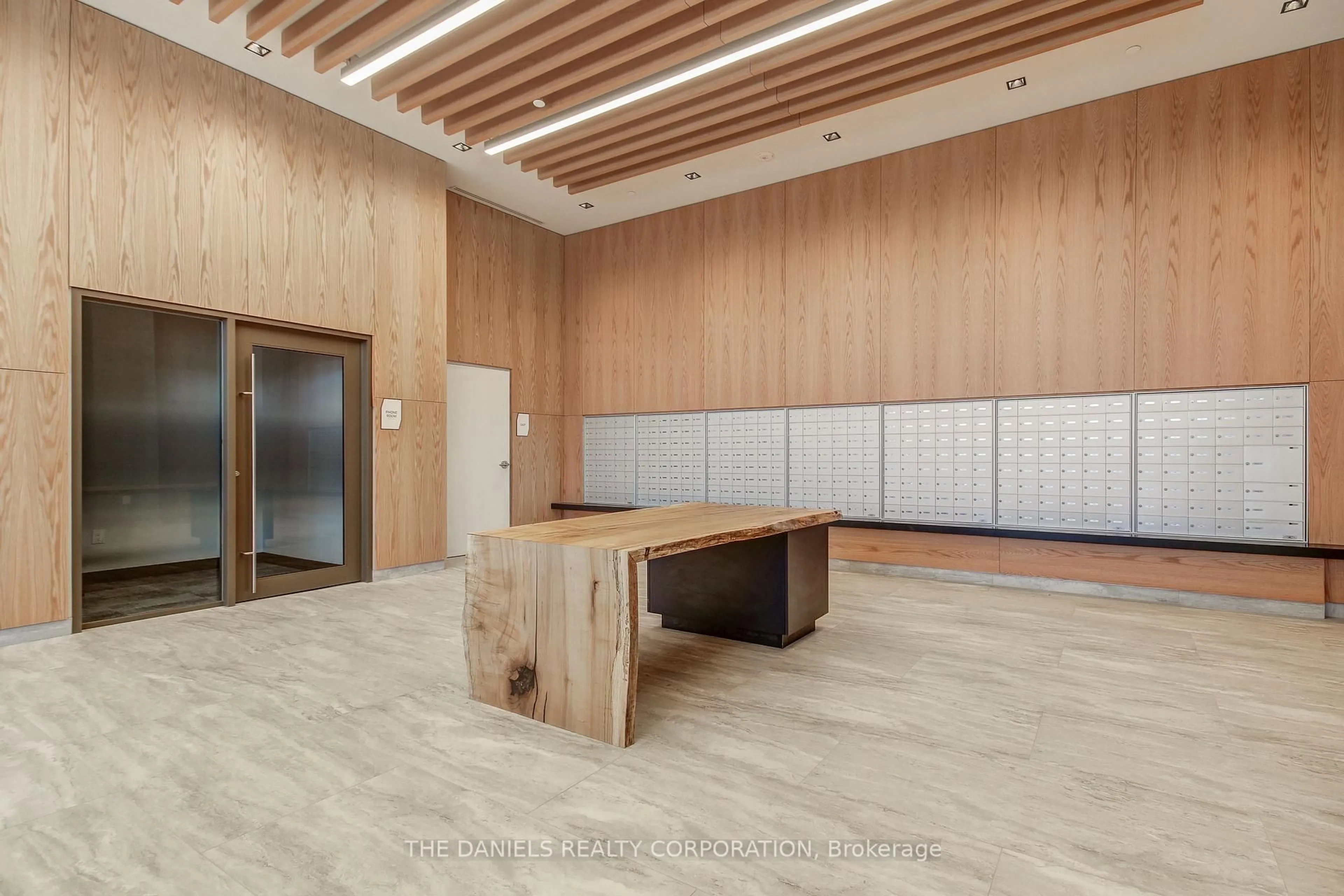 Indoor foyer for 2485 Eglinton Ave #311, Mississauga Ontario L5M 2T1