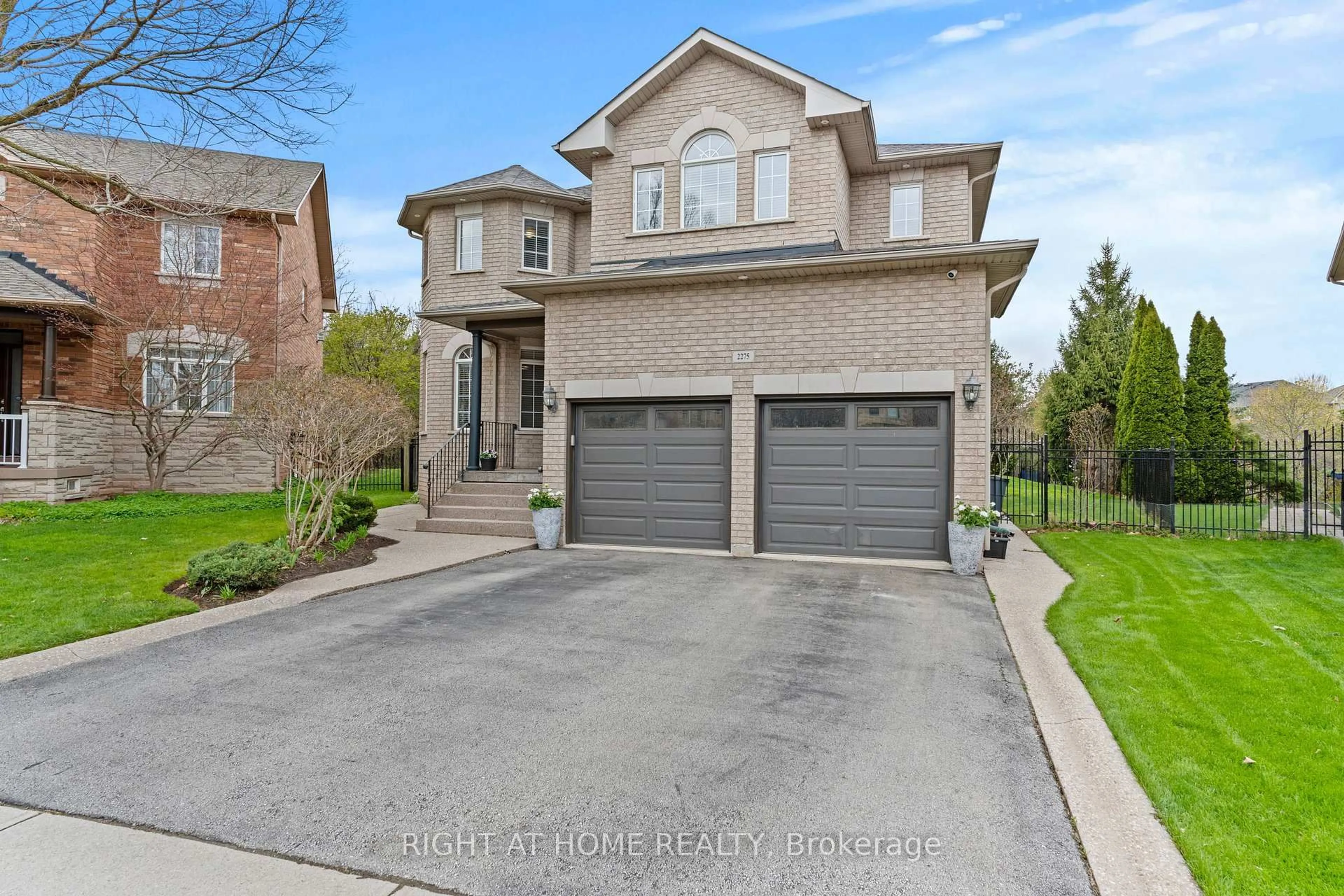 Home with brick exterior material, street for 2275 Whitecliffe Way, Oakville Ontario L6M 4W3