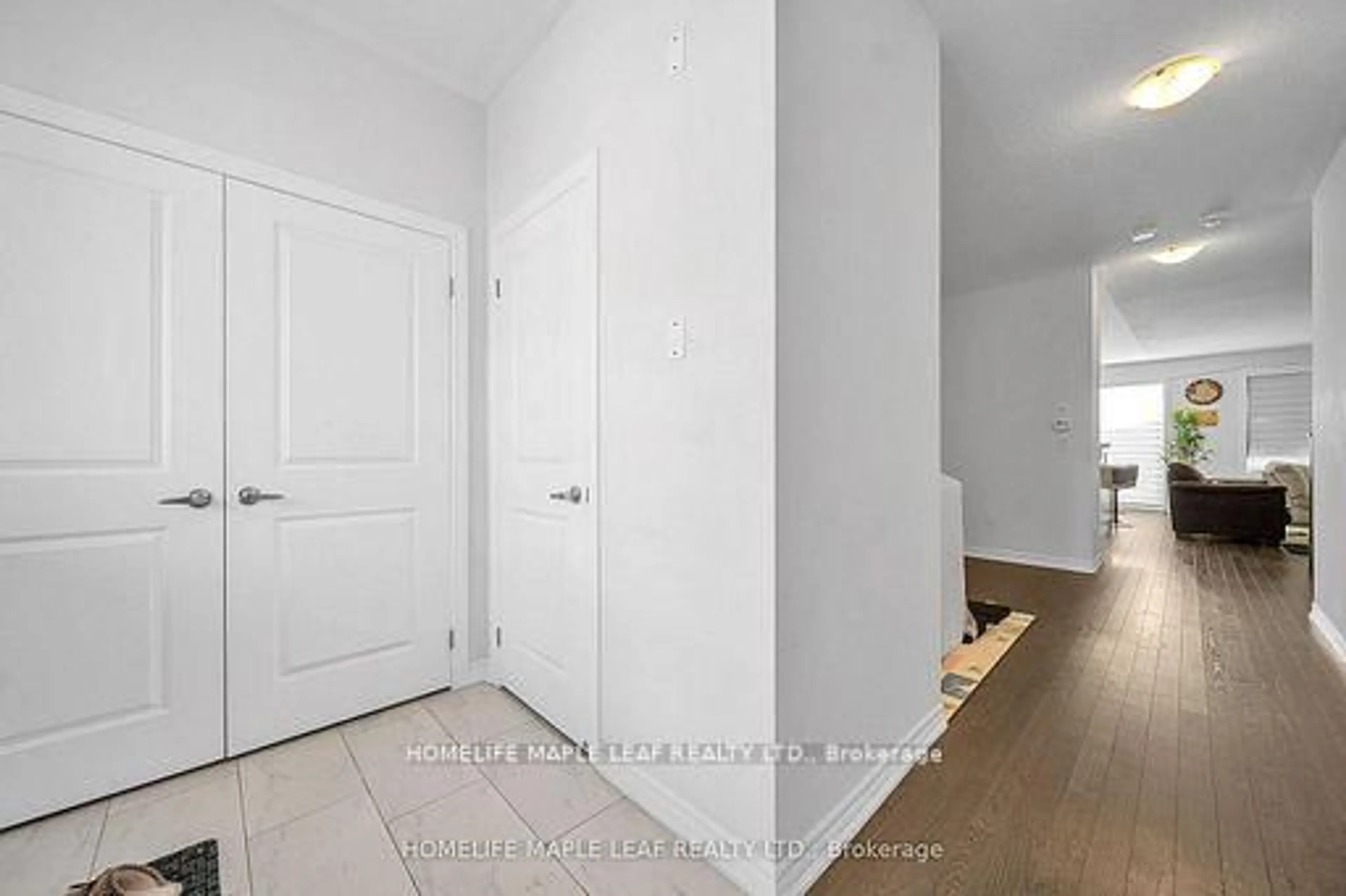 Indoor entryway for 32 Camino Real Dr, Caledon Ontario L7C 1Z9