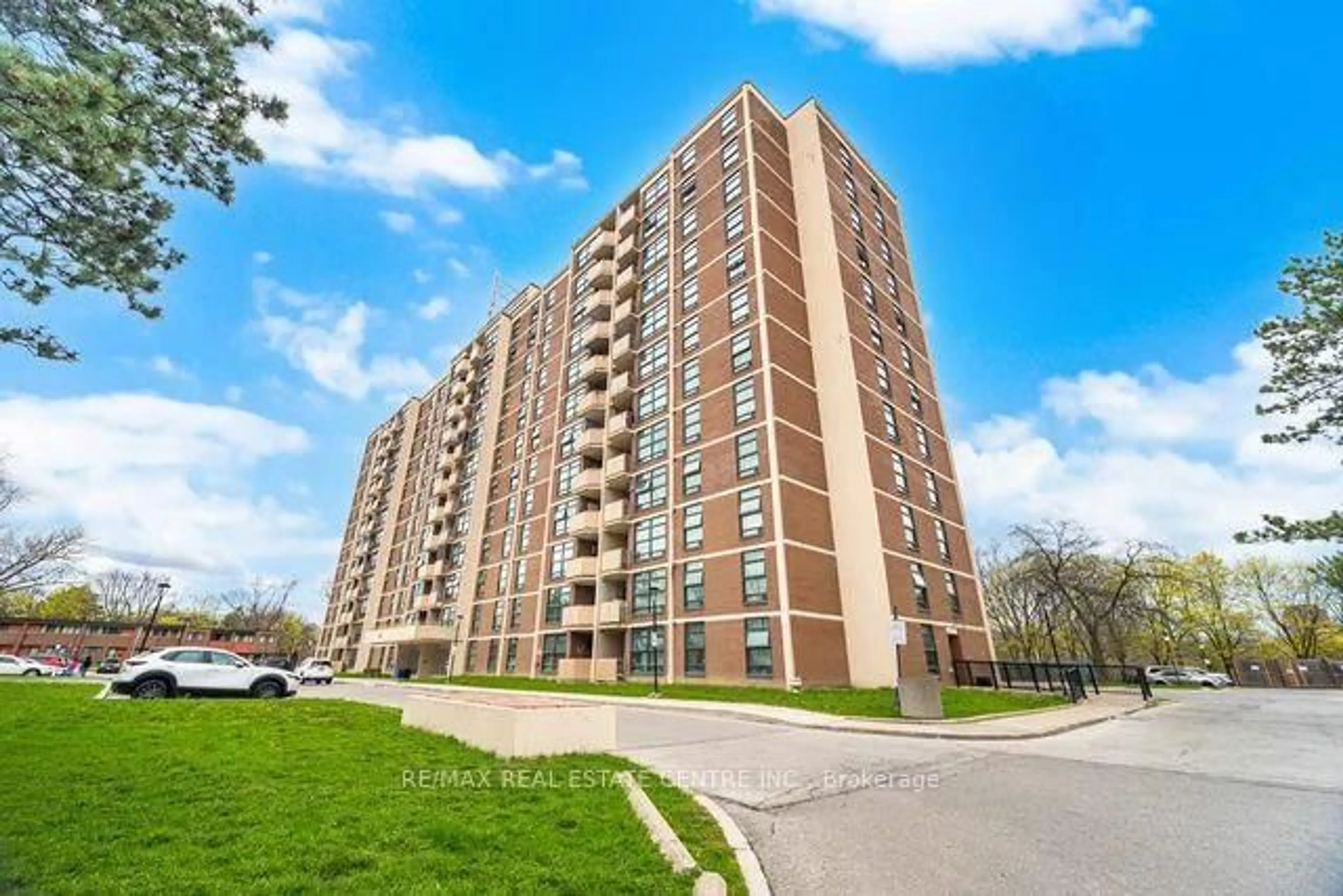 A pic from outside/outdoor area/front of a property/back of a property/a pic from drone, building for 345 Driftwood Ave #1009, Toronto Ontario M3N 2P4