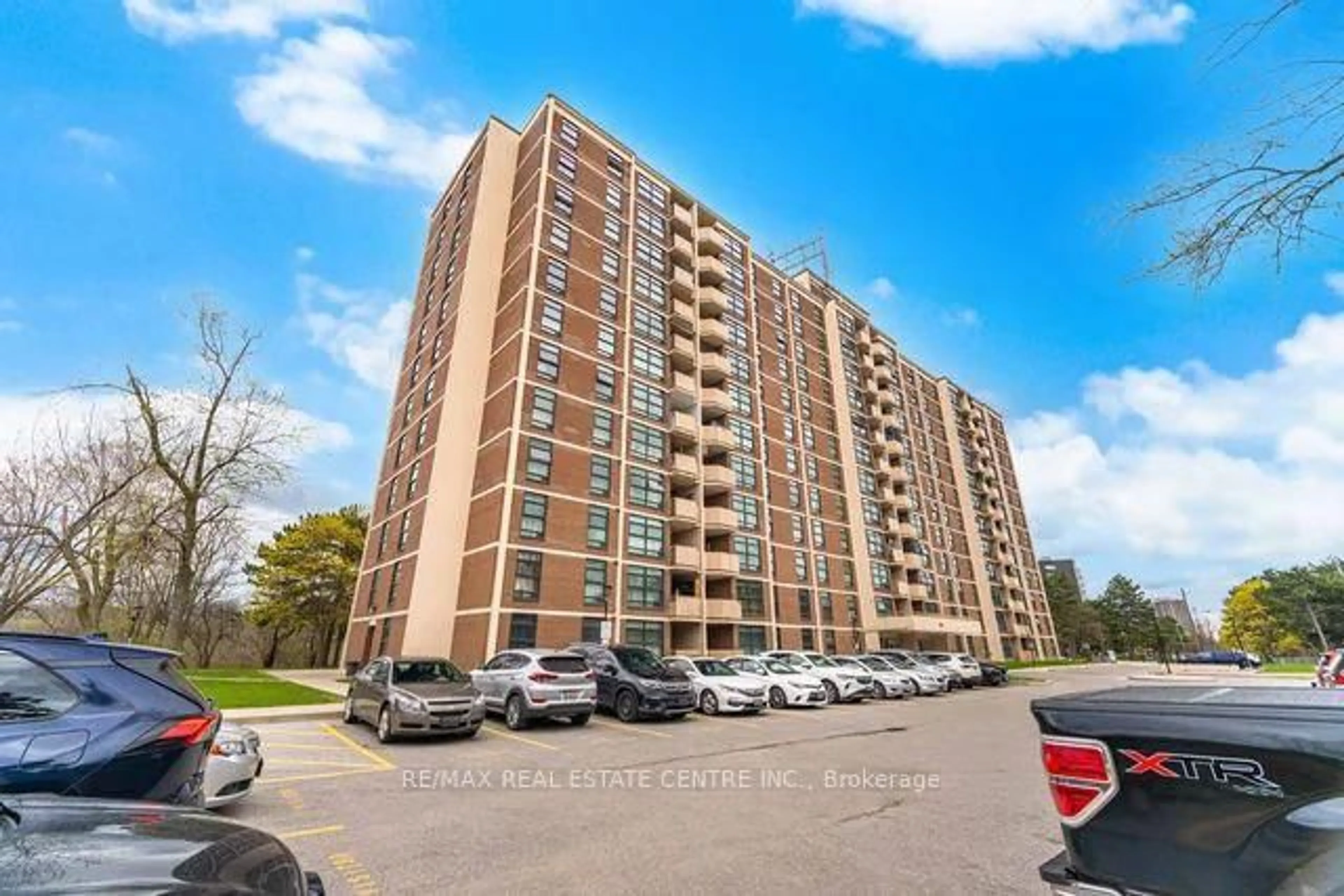 A pic from outside/outdoor area/front of a property/back of a property/a pic from drone, building for 345 Driftwood Ave #1009, Toronto Ontario M3N 2P4