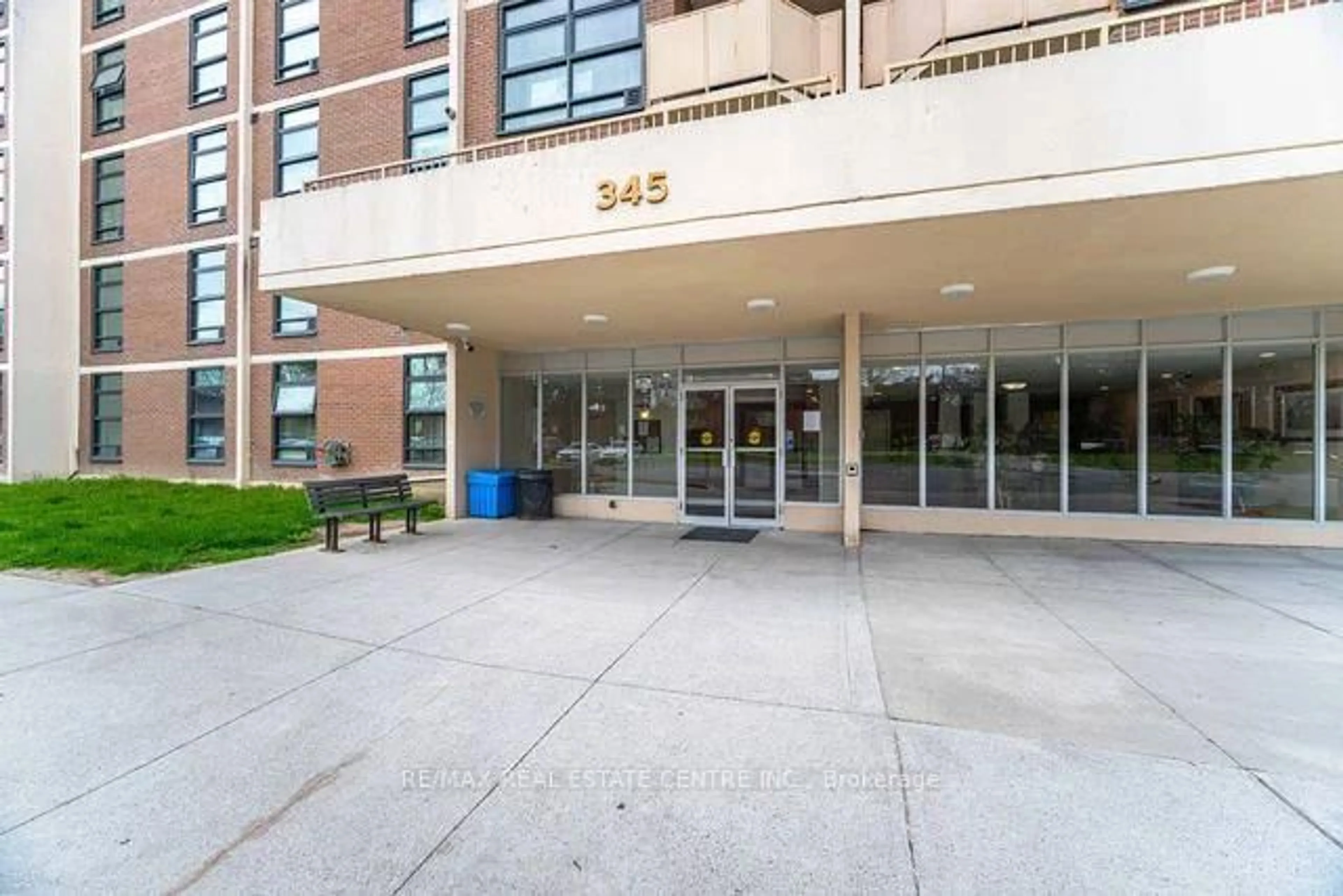 Indoor foyer for 345 Driftwood Ave #1009, Toronto Ontario M3N 2P4