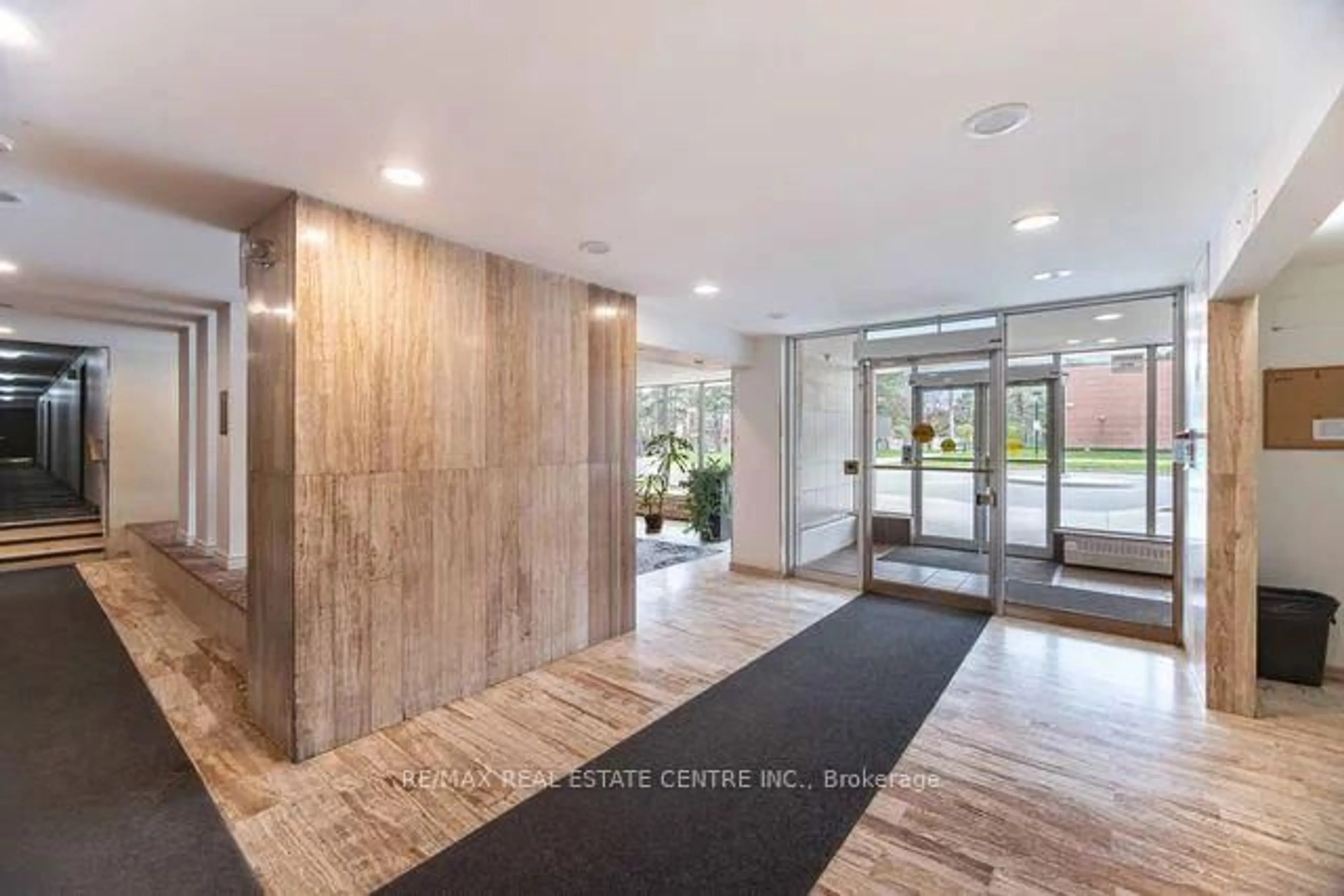Indoor foyer for 345 Driftwood Ave #1009, Toronto Ontario M3N 2P4