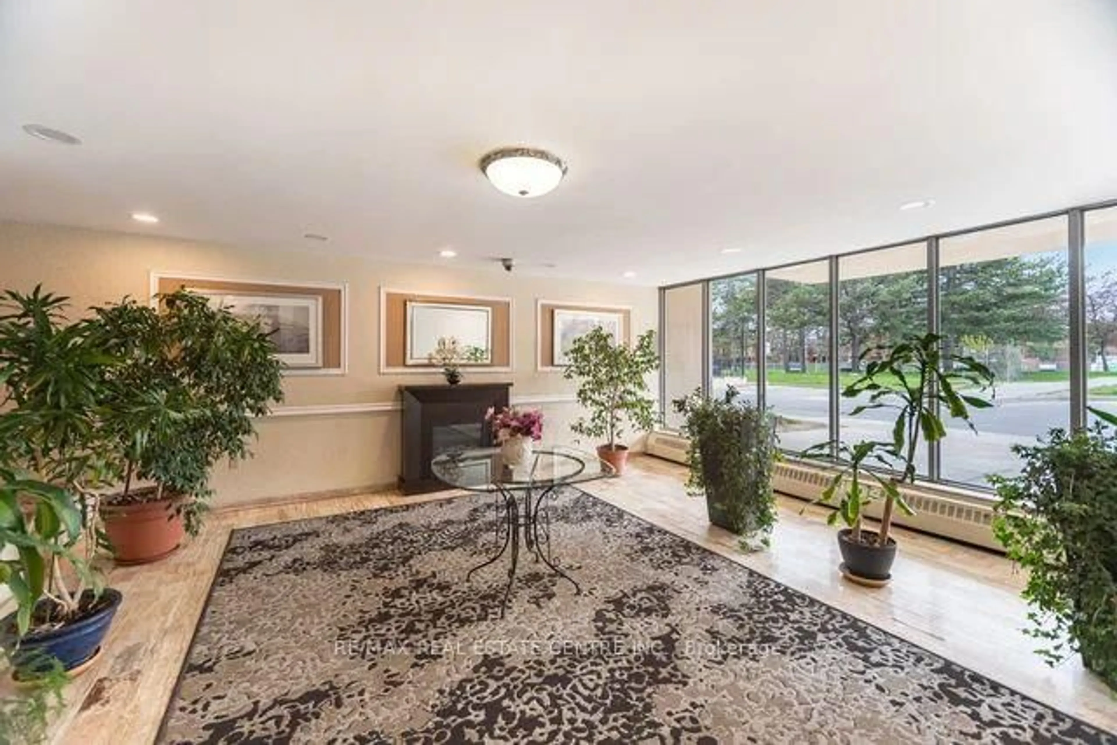 Indoor foyer for 345 Driftwood Ave #1009, Toronto Ontario M3N 2P4