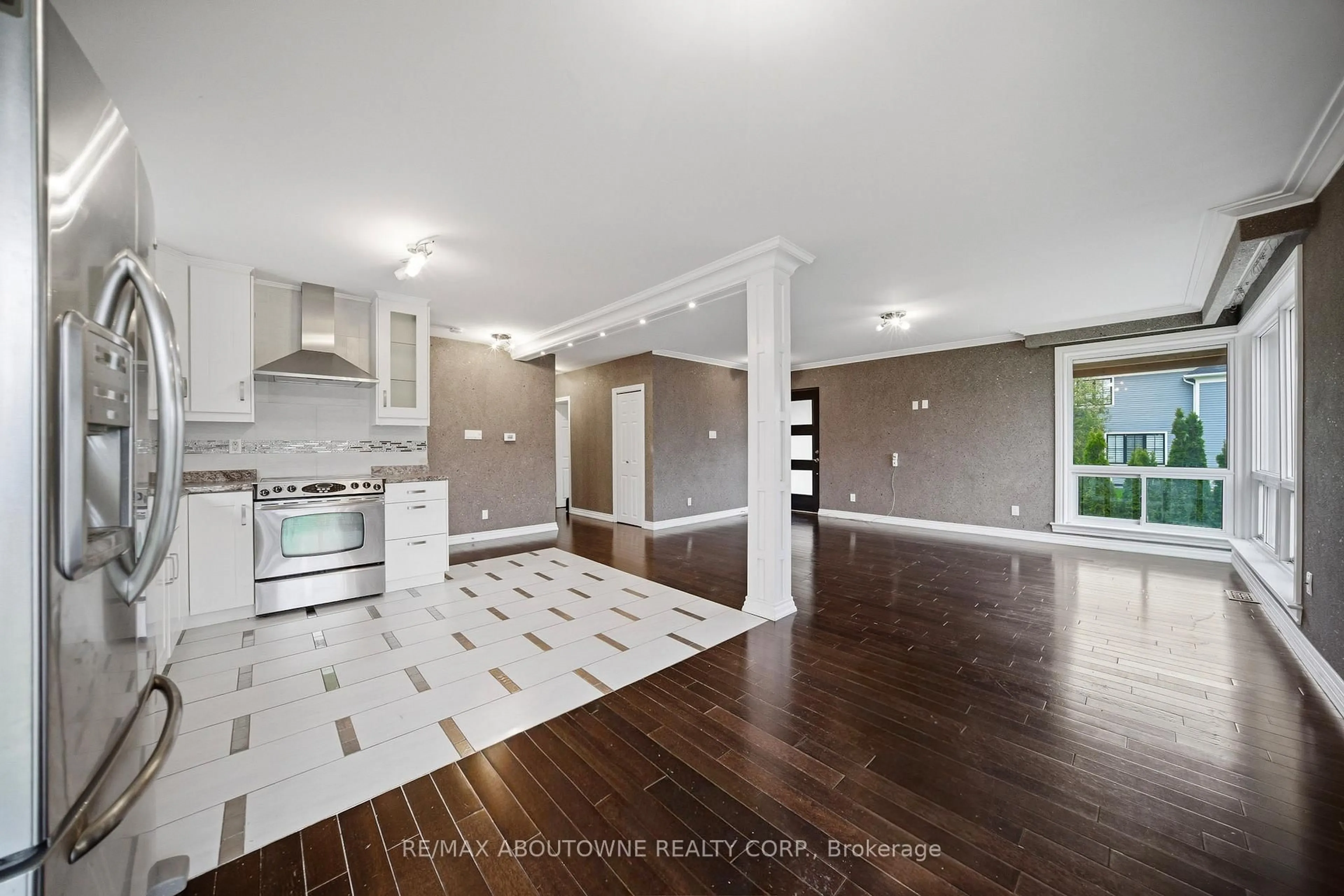 Open concept kitchen, unknown for 1403 Selkirk Ave, Oakville Ontario L6L 2V5