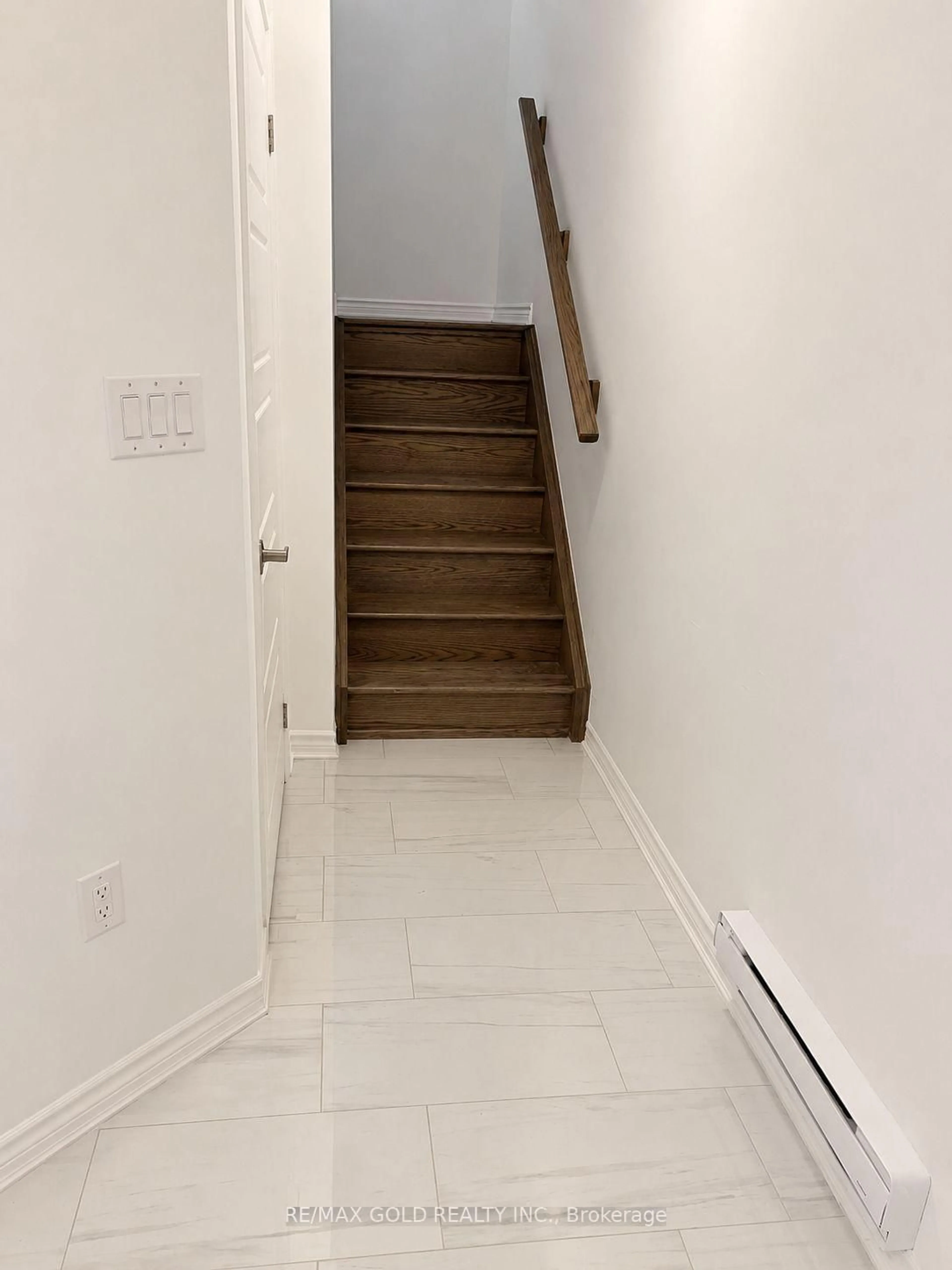 Stairs for 564 Bellflower Crt, Milton Ontario L9E 1E4