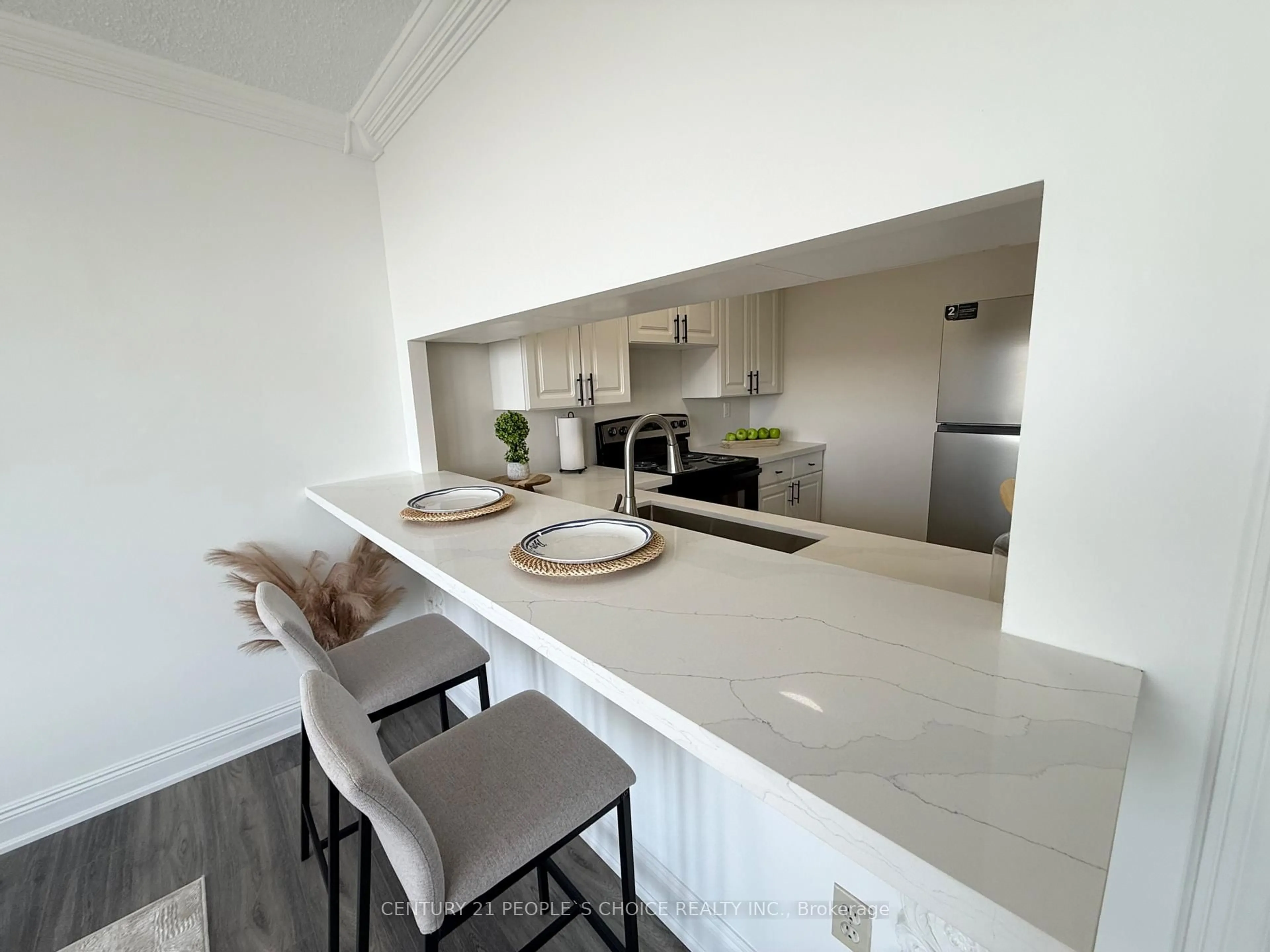 Contemporary kitchen, unknown for 50 Kingsbridge Garden Circ #602, Mississauga Ontario L5R 1Y2