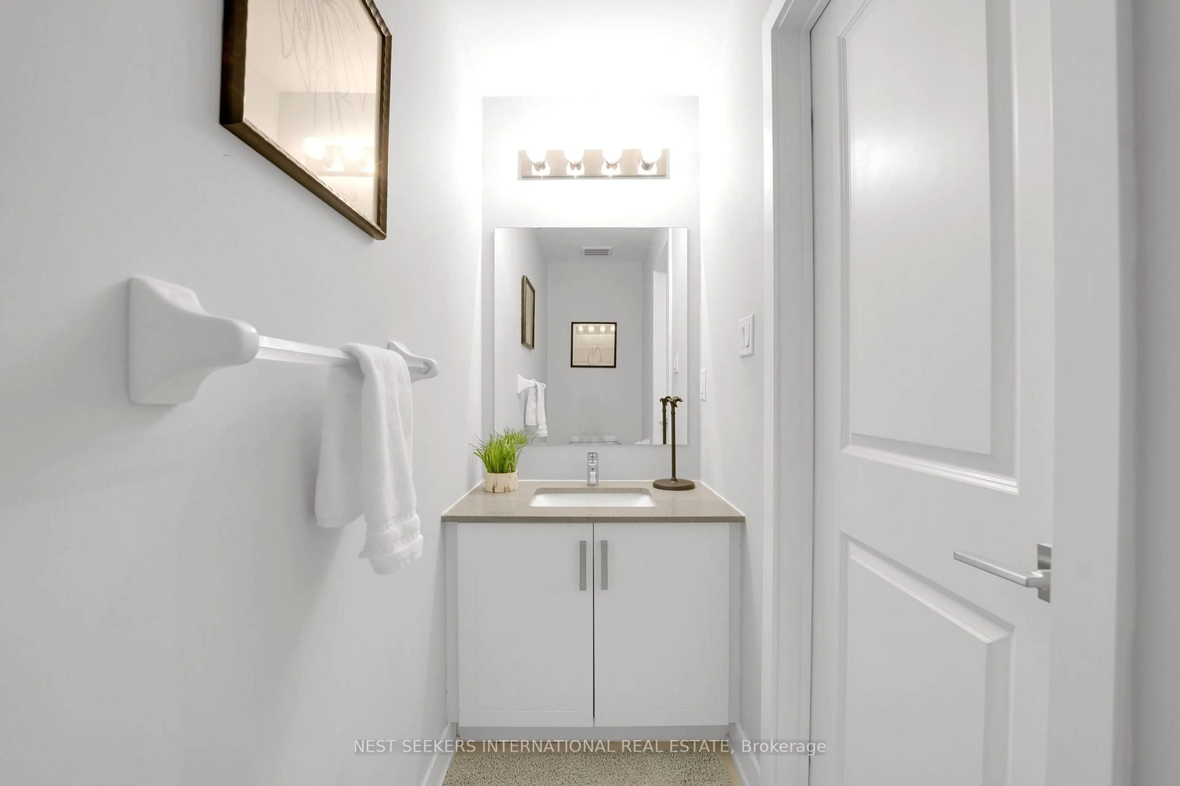 Standard bathroom, ceramic/tile floor for 39 John Perkins Bull Dr #14, Toronto Ontario M3K 0C3