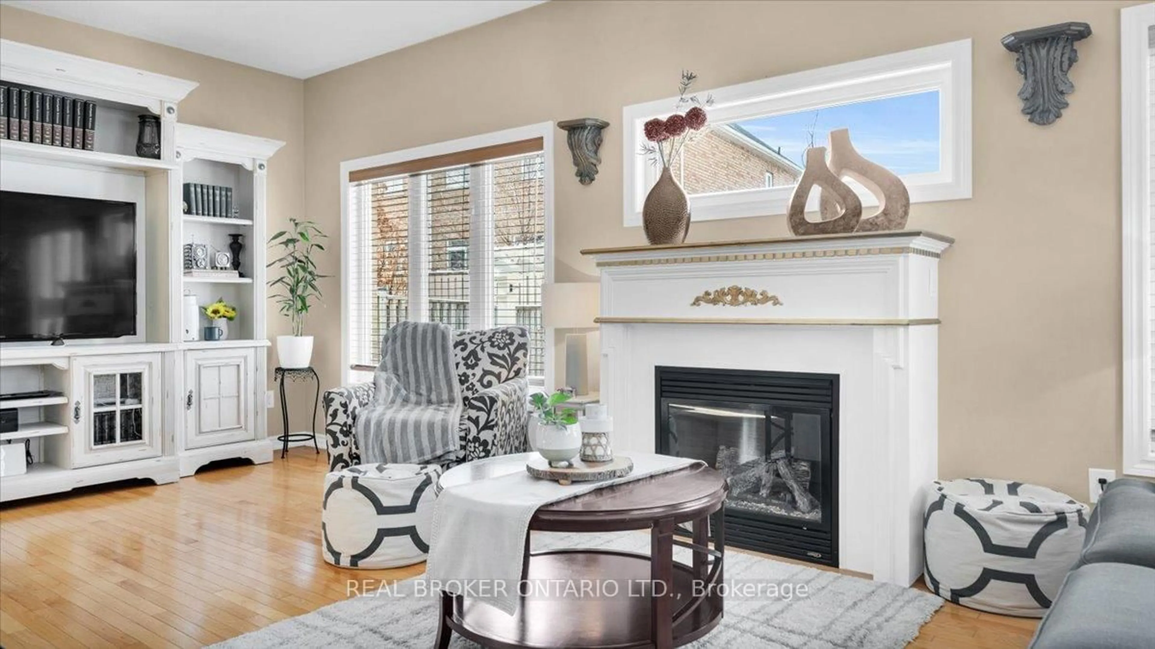 Living room with furniture, unknown for 636 Serafini Cres, Milton Ontario L9T 7P1