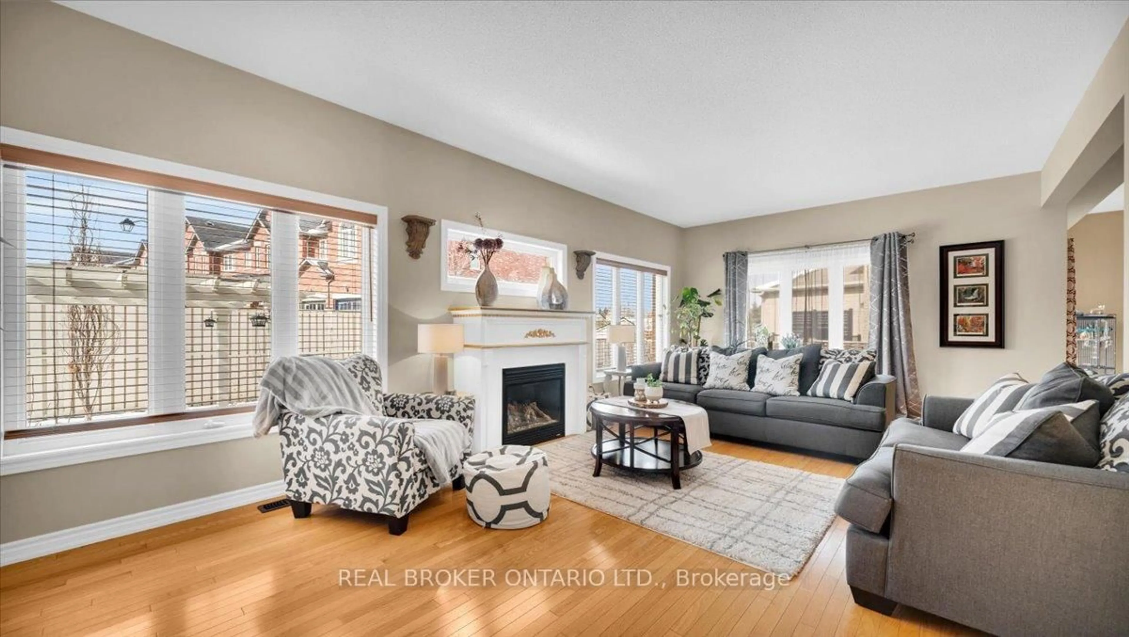 Living room with furniture, unknown for 636 Serafini Cres, Milton Ontario L9T 7P1