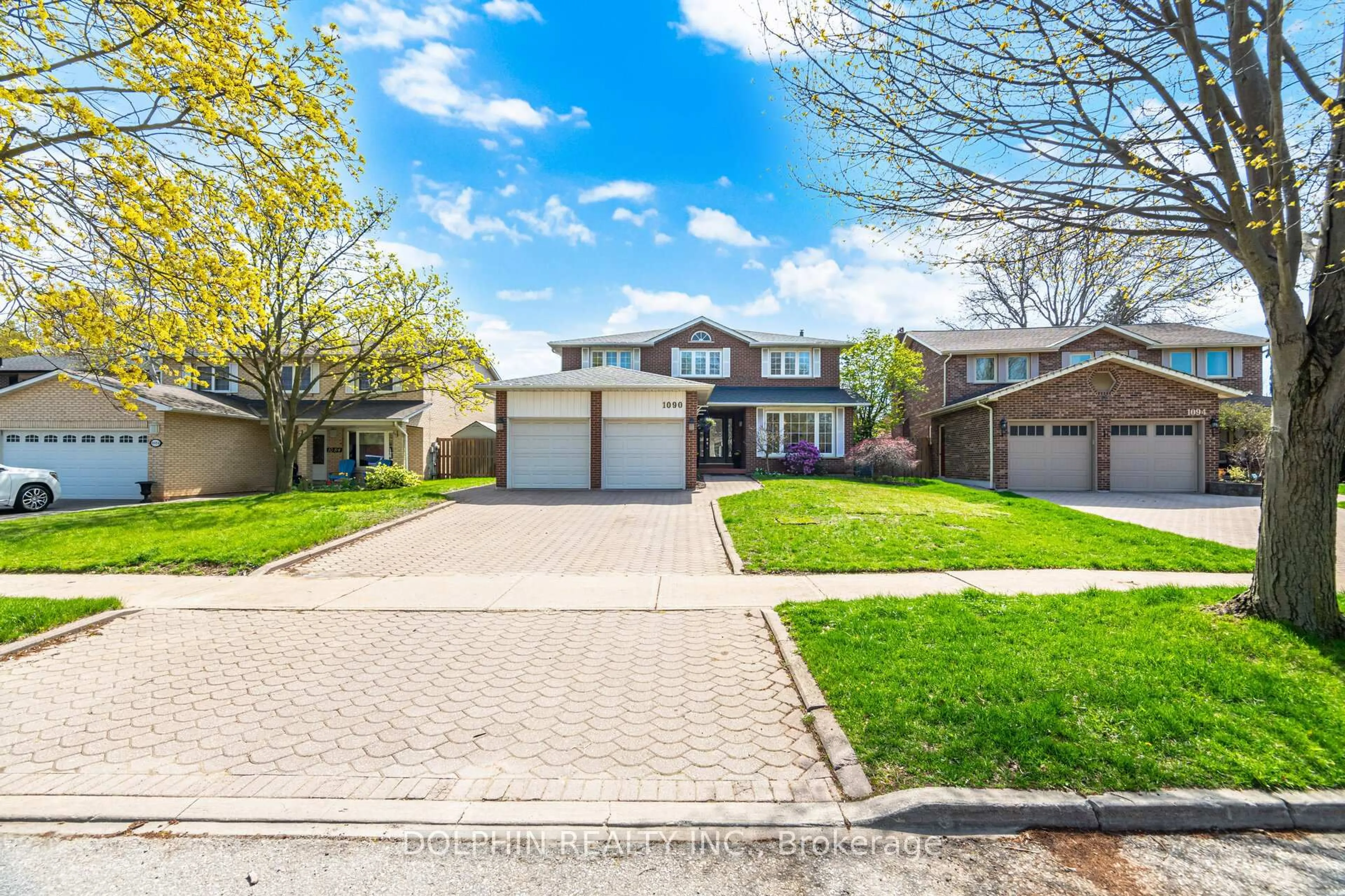 Home with brick exterior material, street for 1090 Vanier Dr, Mississauga Ontario L5H 3X1