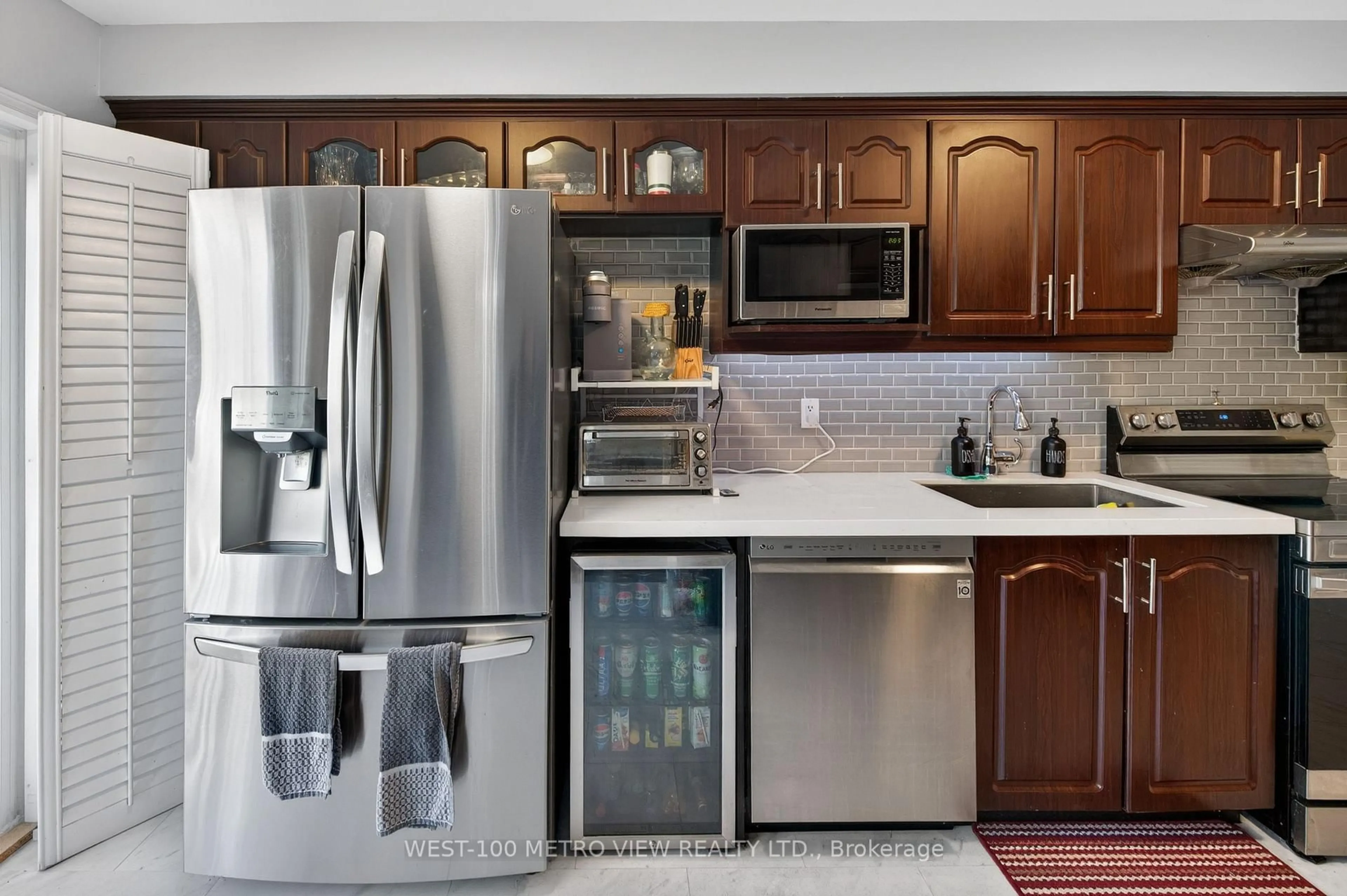 Standard kitchen, unknown for 5361 Bullrush Dr, Mississauga Ontario L5V 2C1