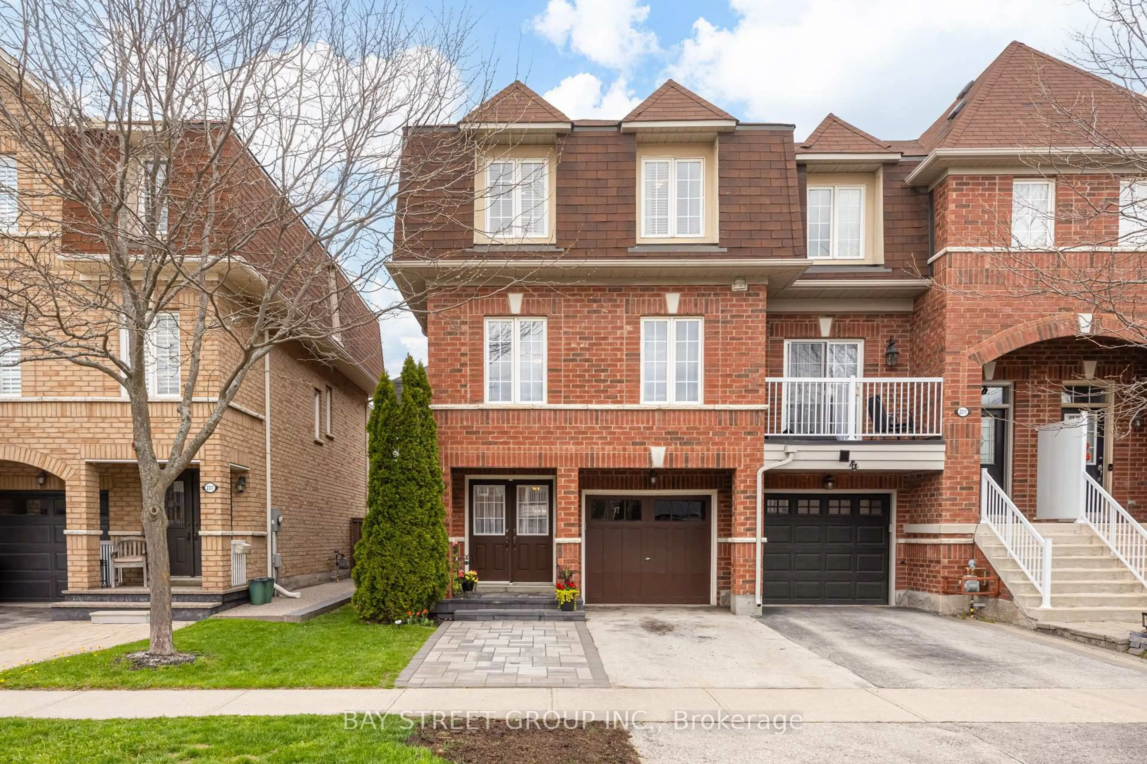 Home with brick exterior material, street for 2313 Saddlecreek Cres, Oakville Ontario L6M 5J6
