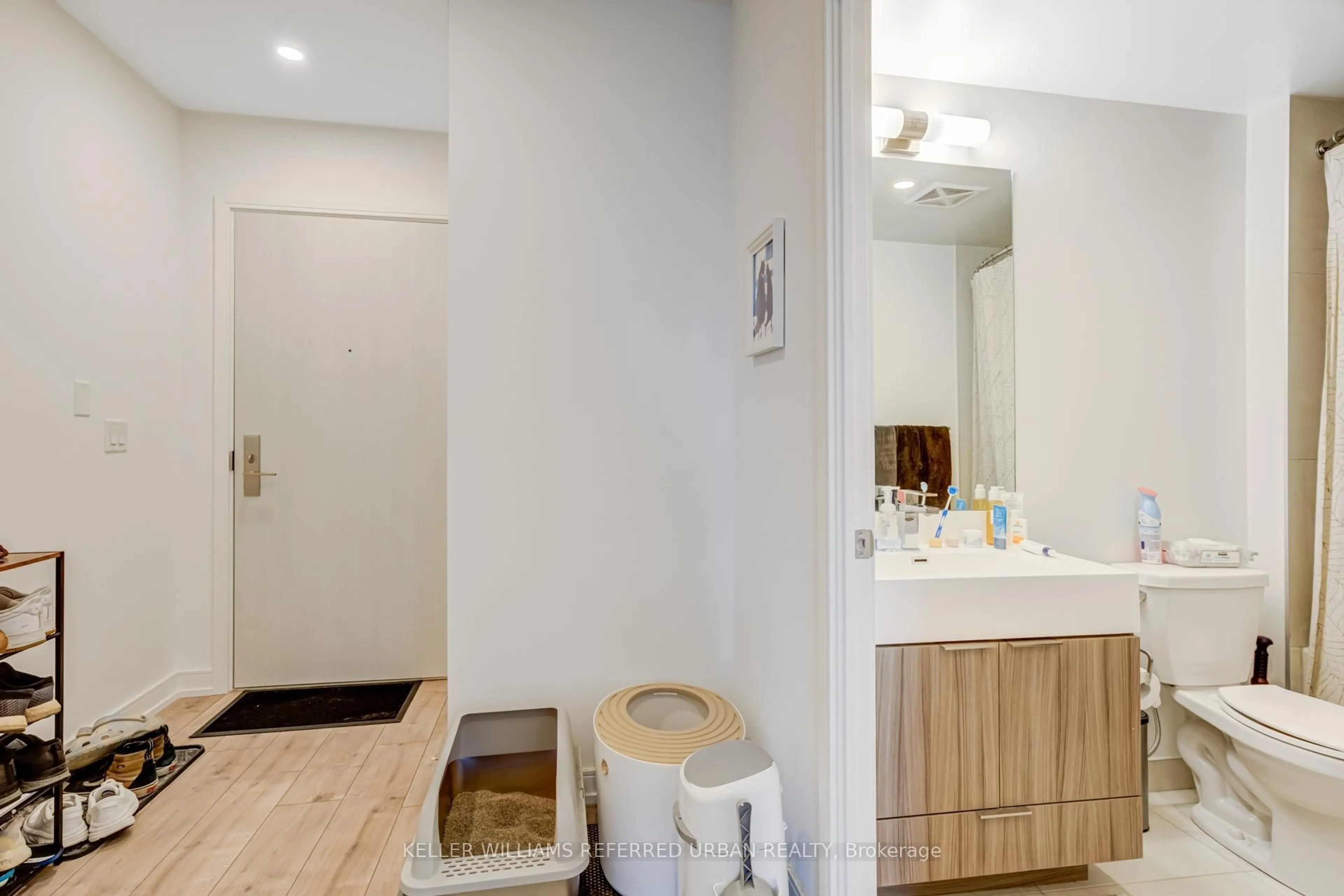 Standard bathroom, unknown for 30 Samuel Wood Way #401, Toronto Ontario M9B 0C9