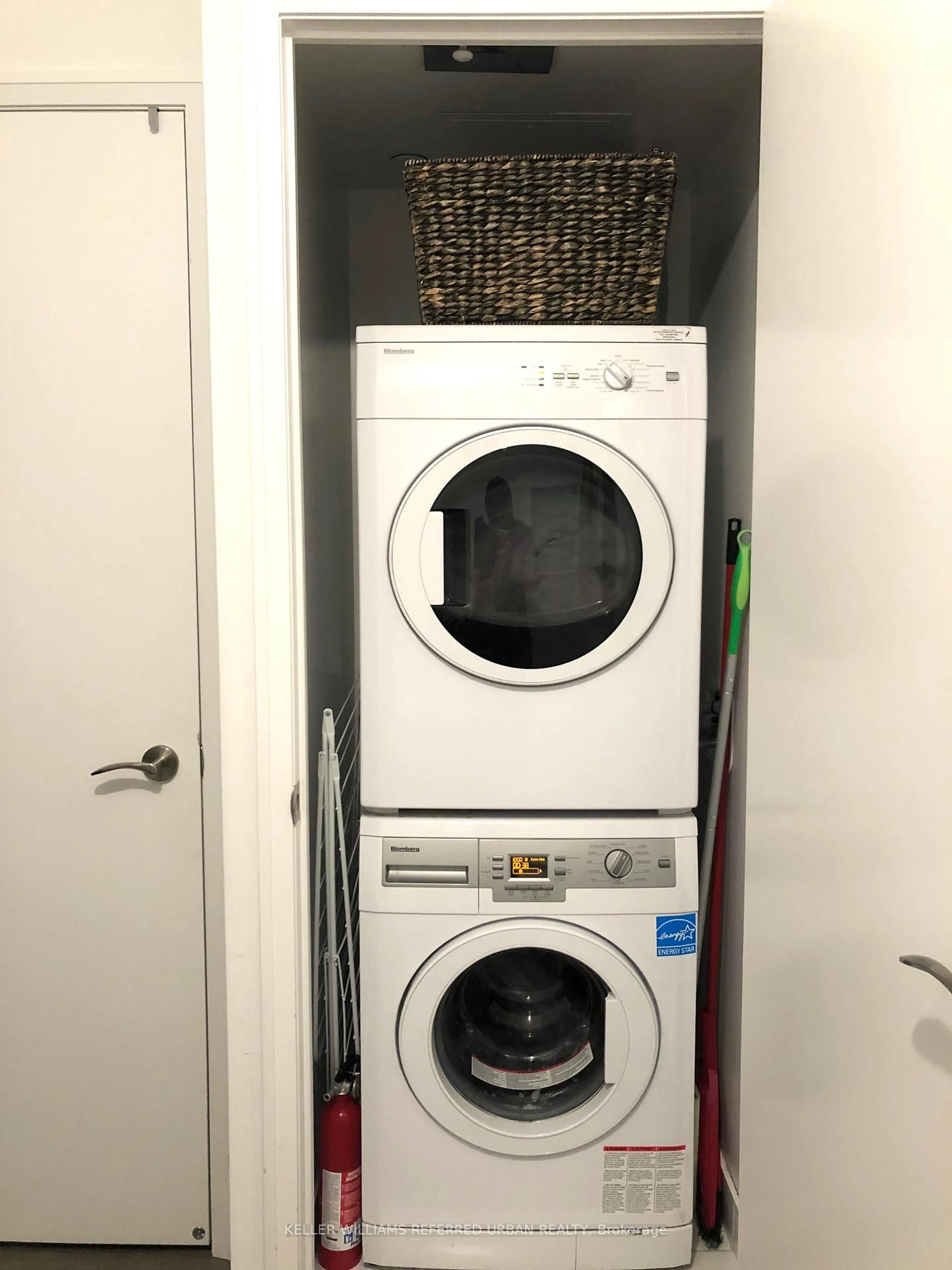Laundry room for 9 Valhalla Inn Rd #2407, Toronto Ontario M9B 1S9