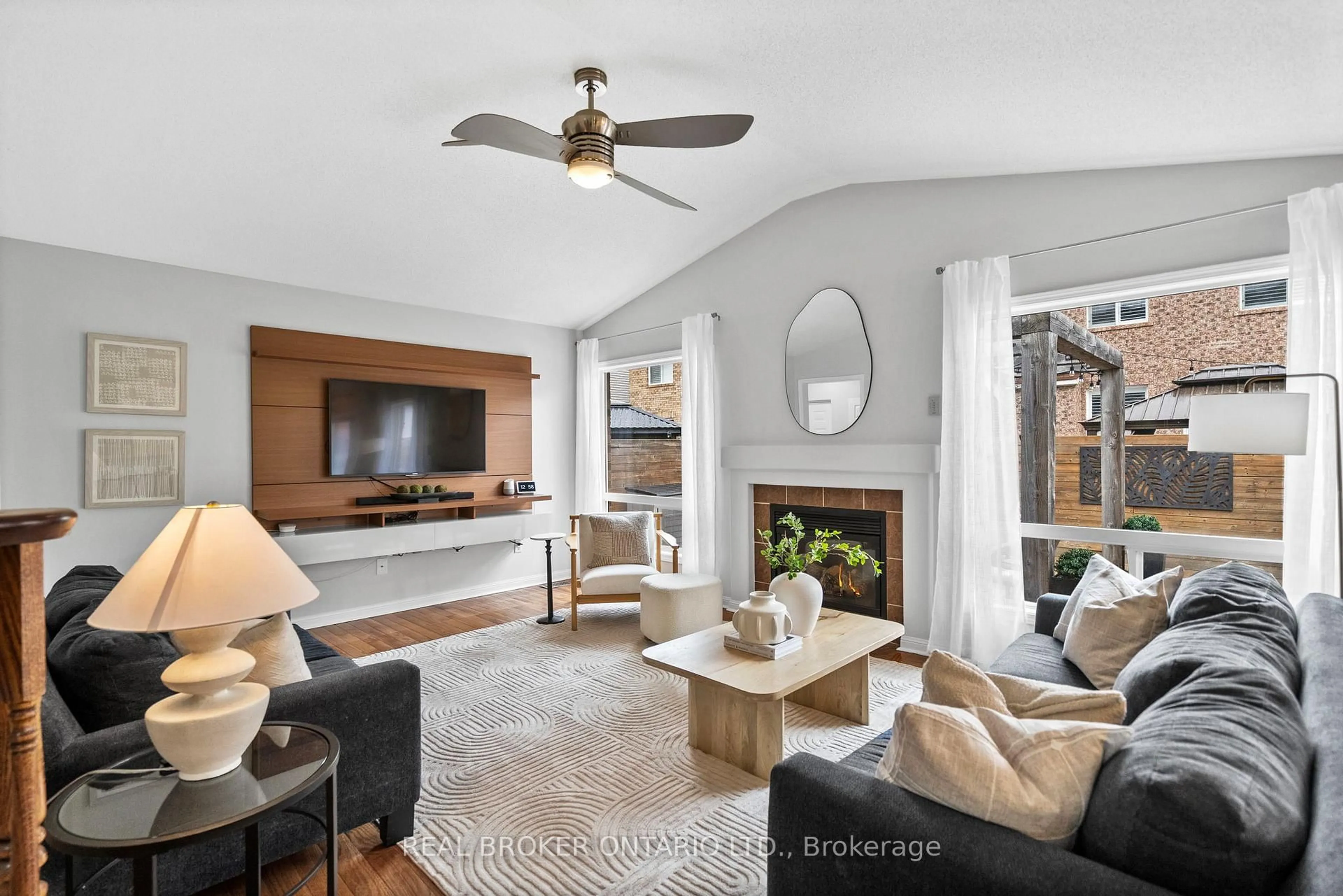 Living room with furniture, unknown for 1537 Morse Pl, Milton Ontario L9T 5V5