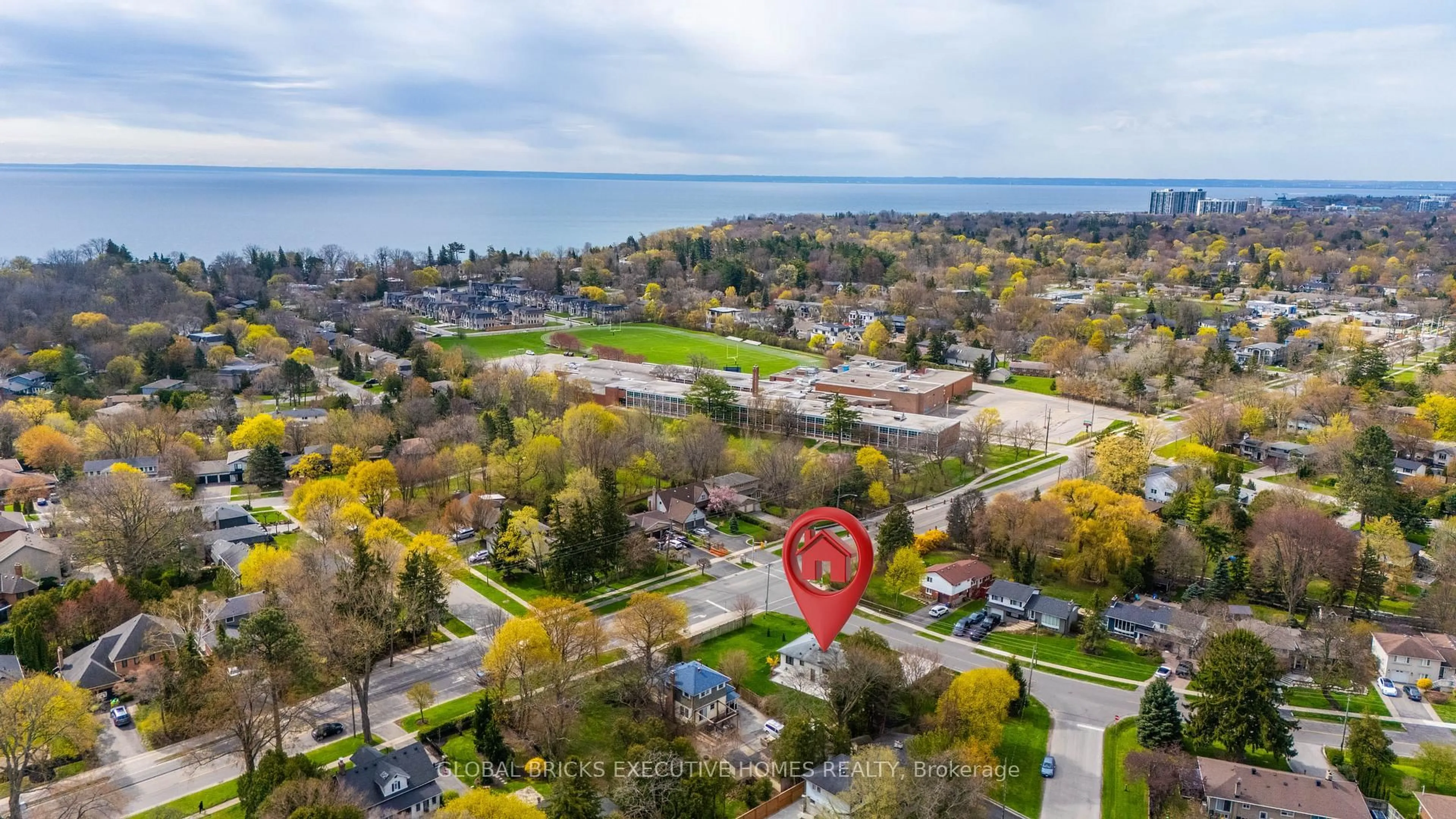 A pic from outside/outdoor area/front of a property/back of a property/a pic from drone, water/lake/river/ocean view for 307 LEES Lane, Oakville Ontario L6L 4S2