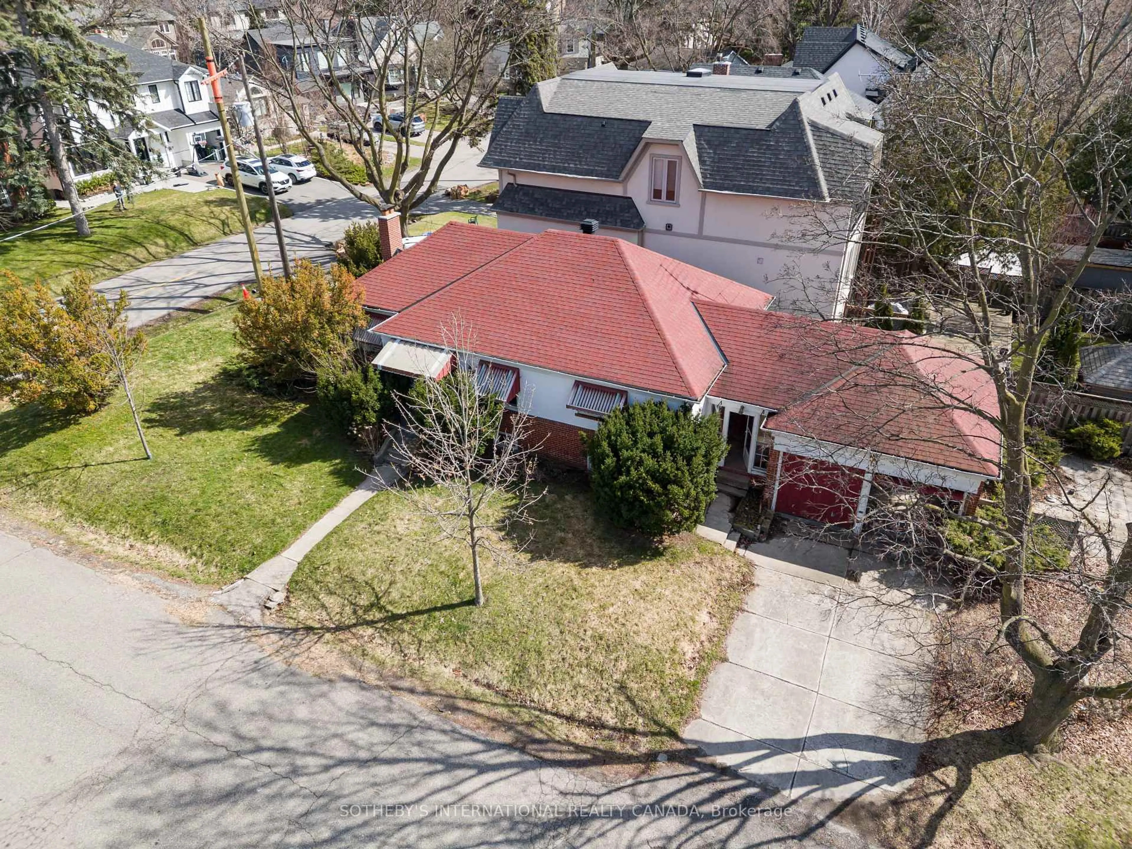 A pic from outside/outdoor area/front of a property/back of a property/a pic from drone, street for 47 Grenview Blvd, Toronto Ontario M8Y 3R9